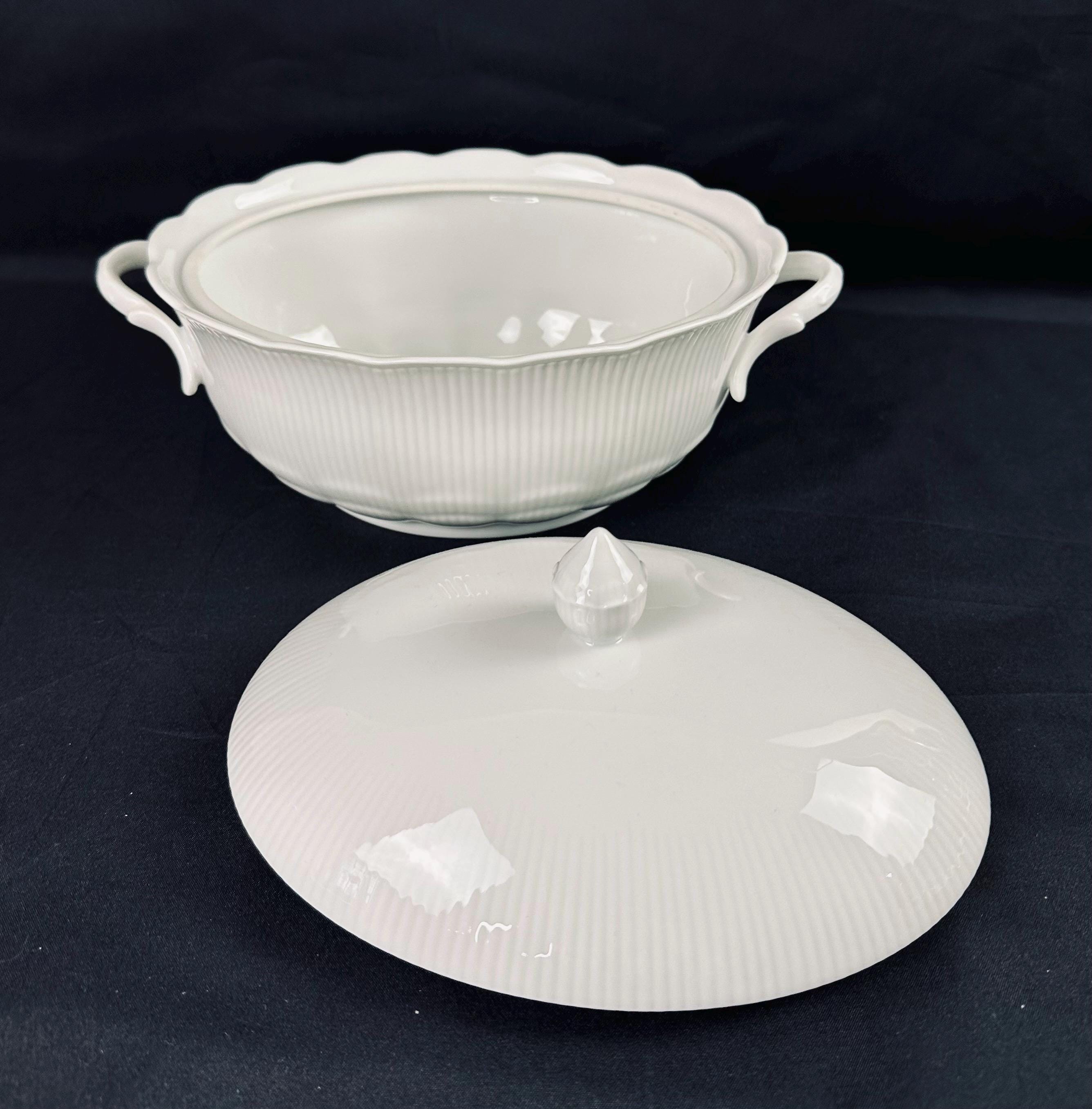 Kaiser Romantica All White Covered Serving Bowl