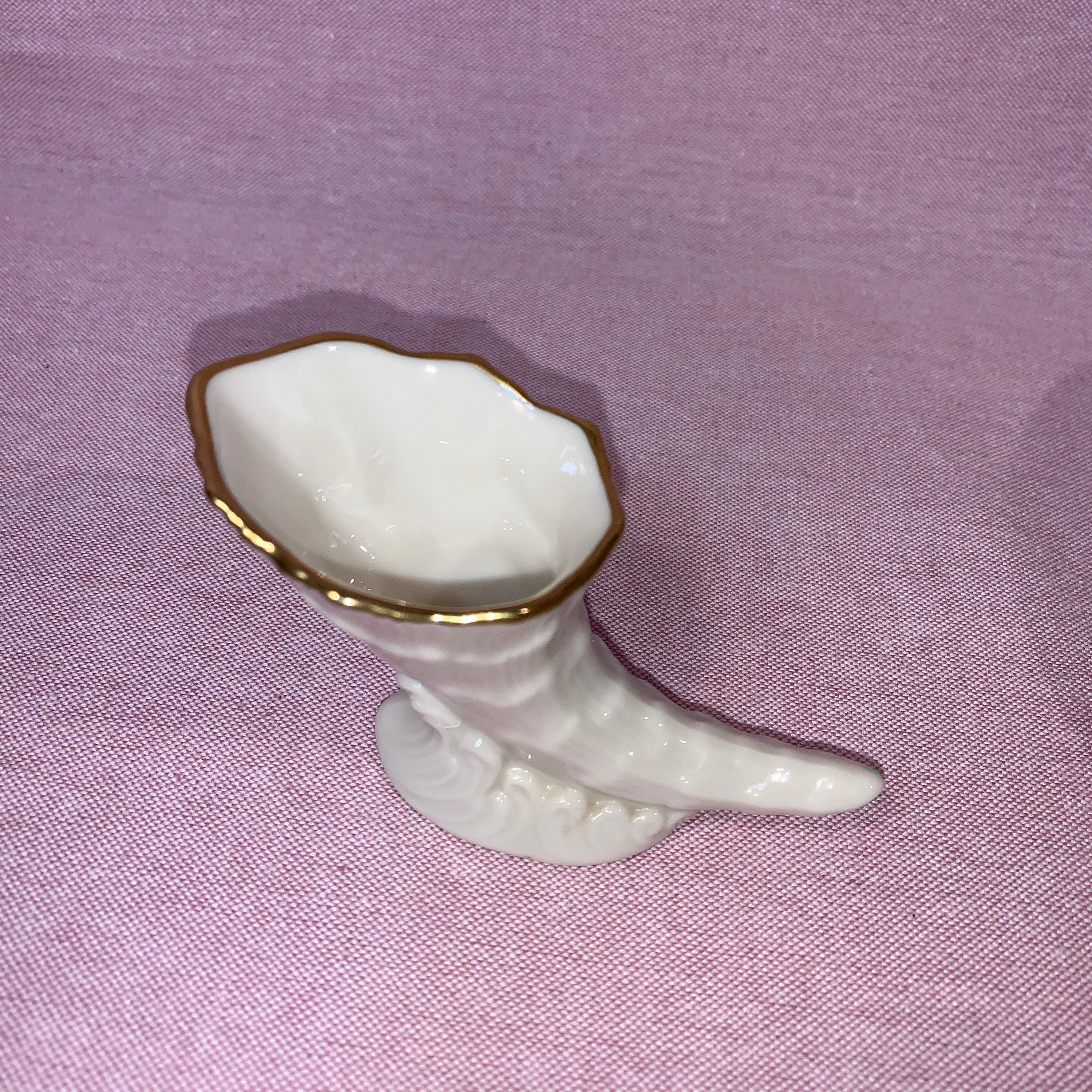Cornecopia Shaped Shell on Waves Vase