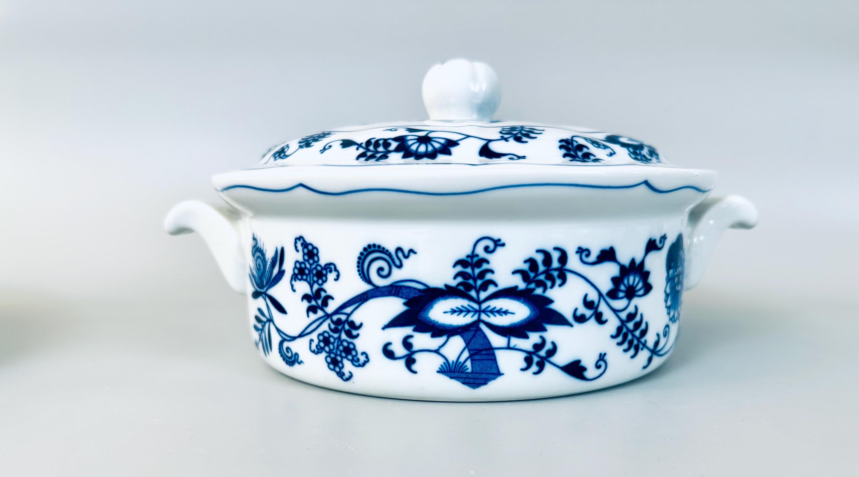 Blue Danube Covered Cassarole 1.5 Quart Newer Mark