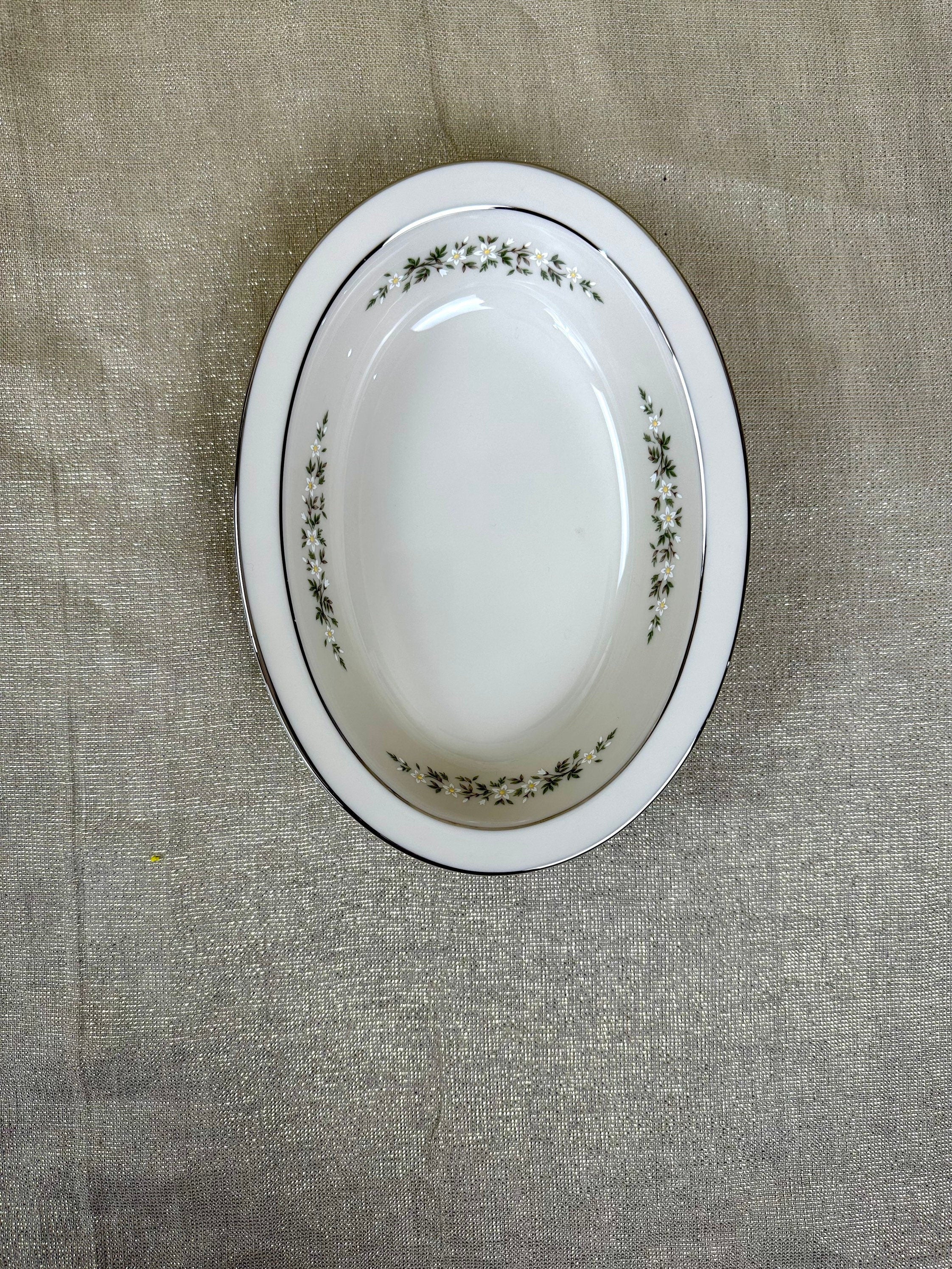 Lenox Brookdale Oval Serving Bowl 8 1/2”