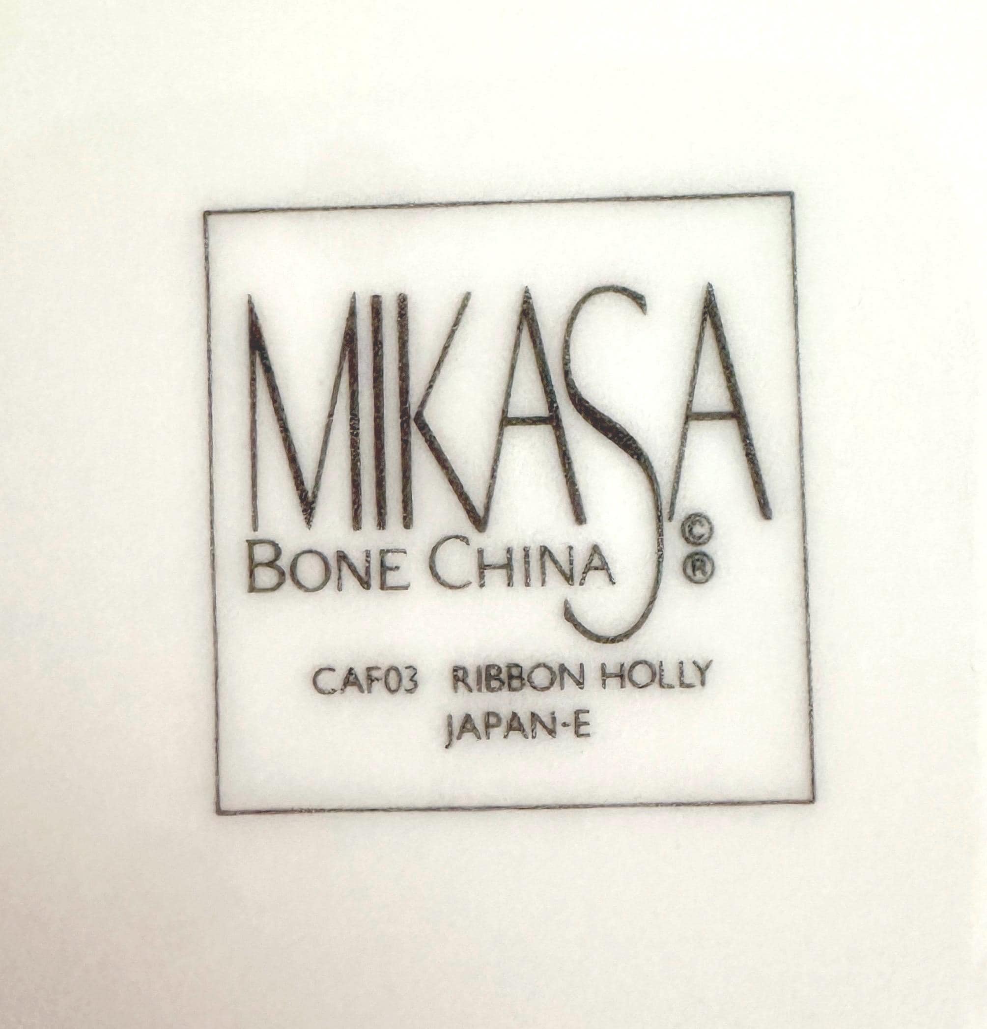 Mikasa Ribbon Holly Round Serving Platter/Chop Plate