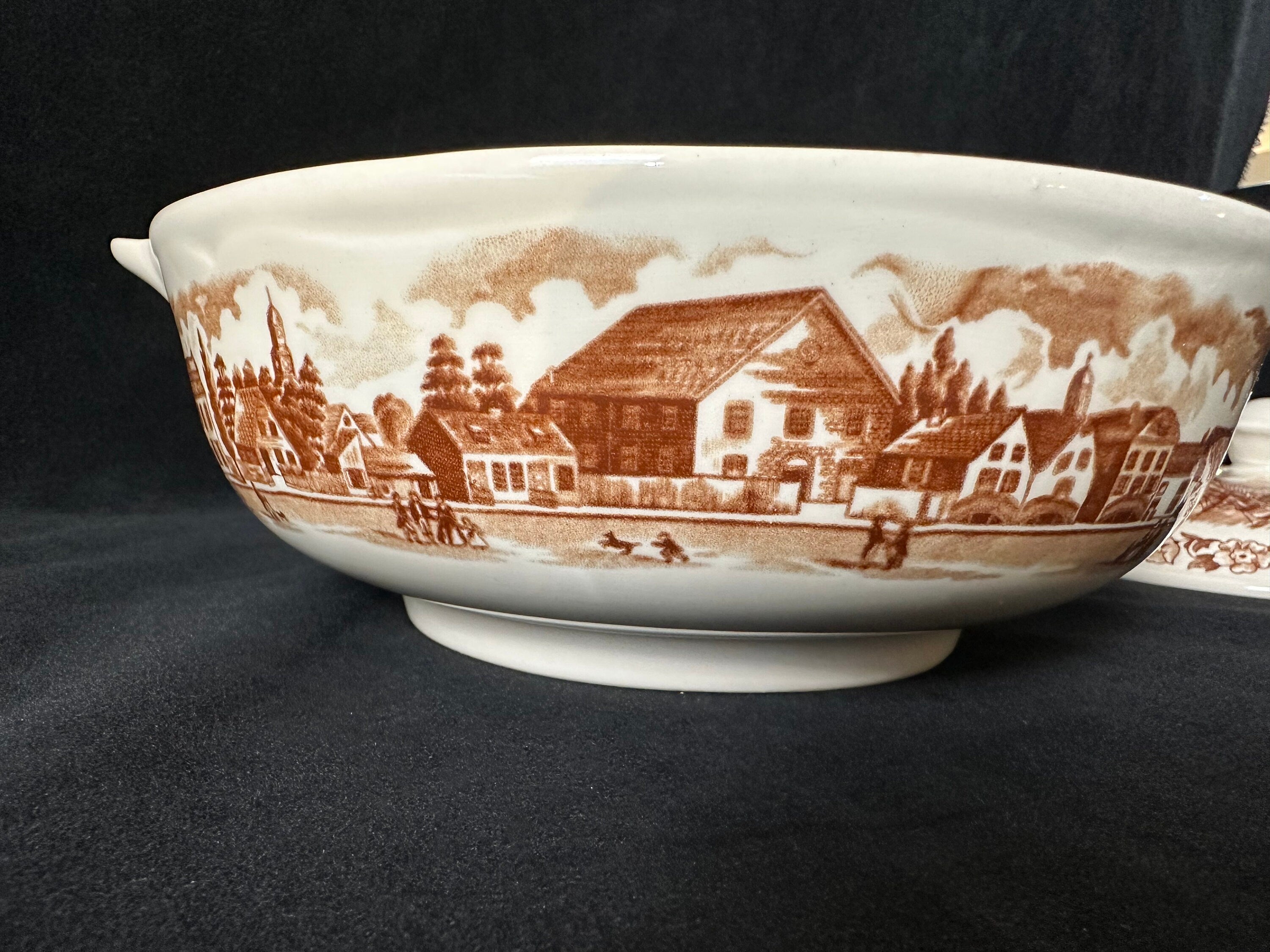 Fairwinds Covered Bowl by Alfred Meakin