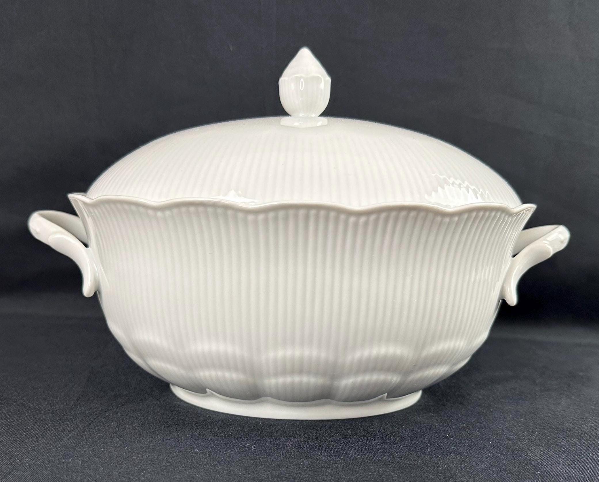 Kaiser Romantica All White Covered Serving Bowl