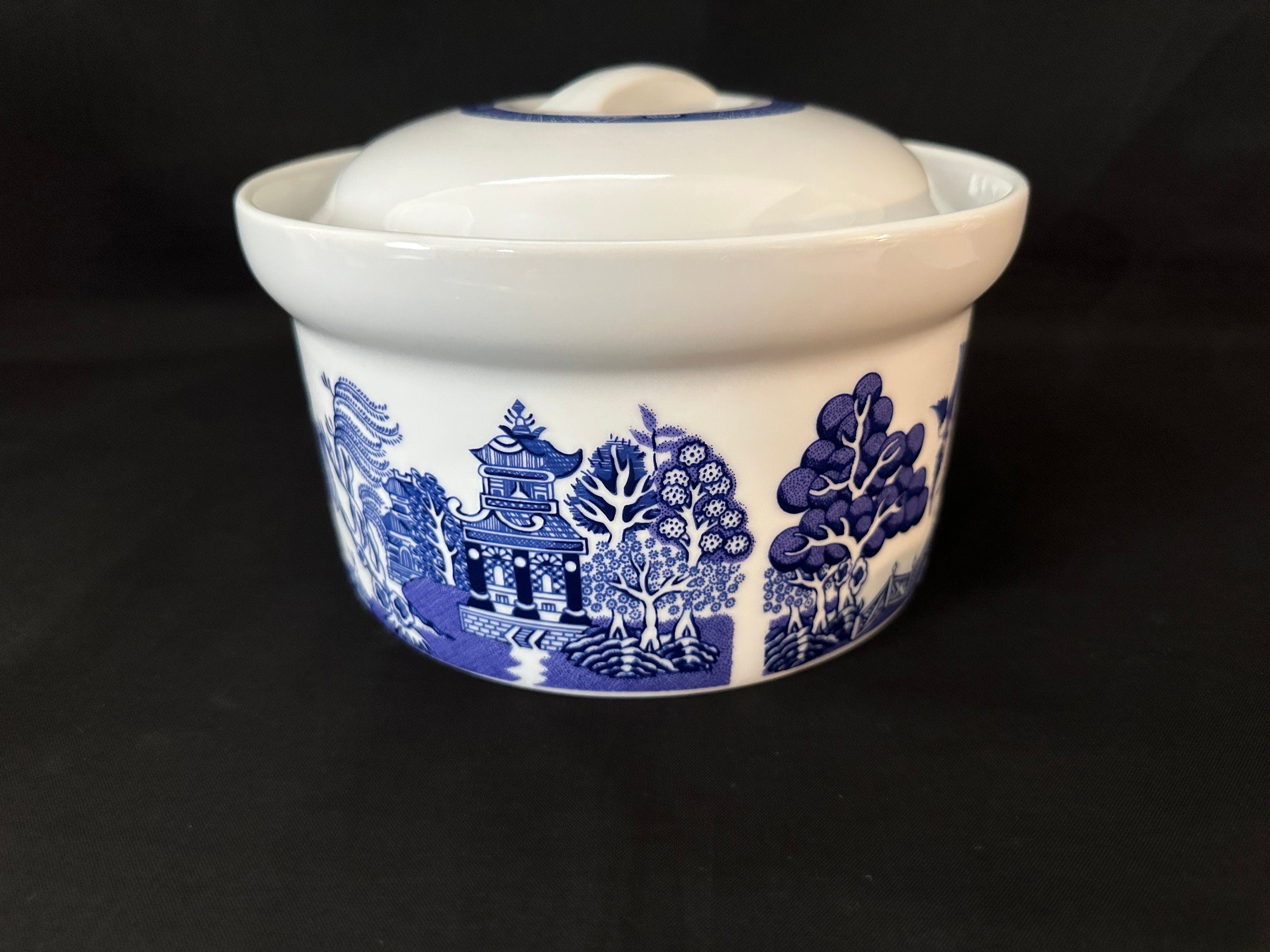 Royal Cuthbertson Blue Willow Covered Casserole
