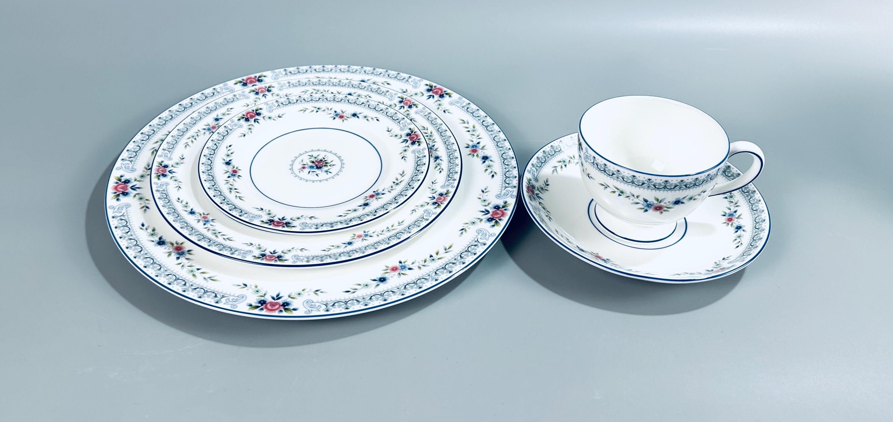 8 Place Settings of Wedgwood Rosedale China