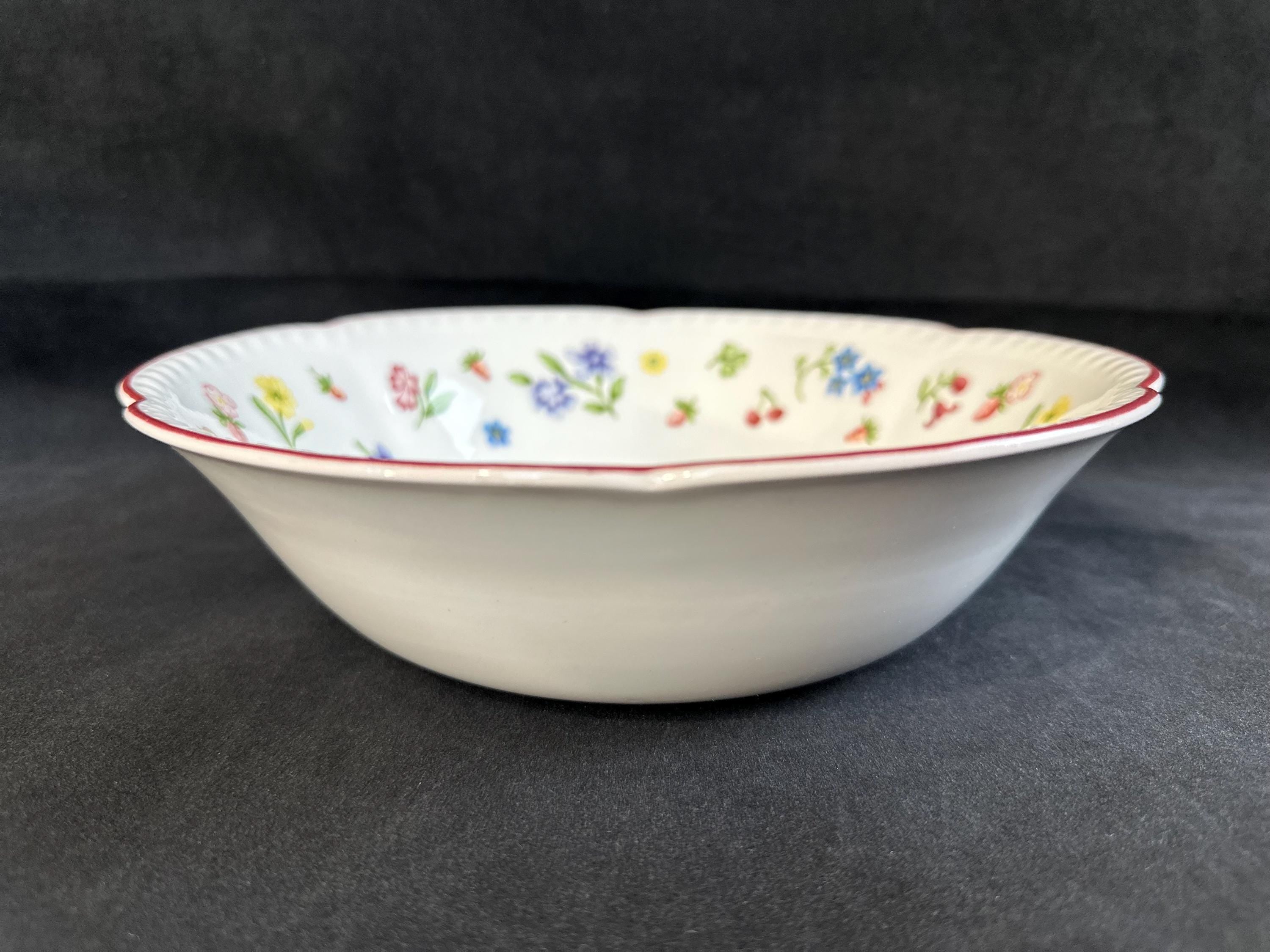 Johnson Brothers Fleurette Round Serving Bowl