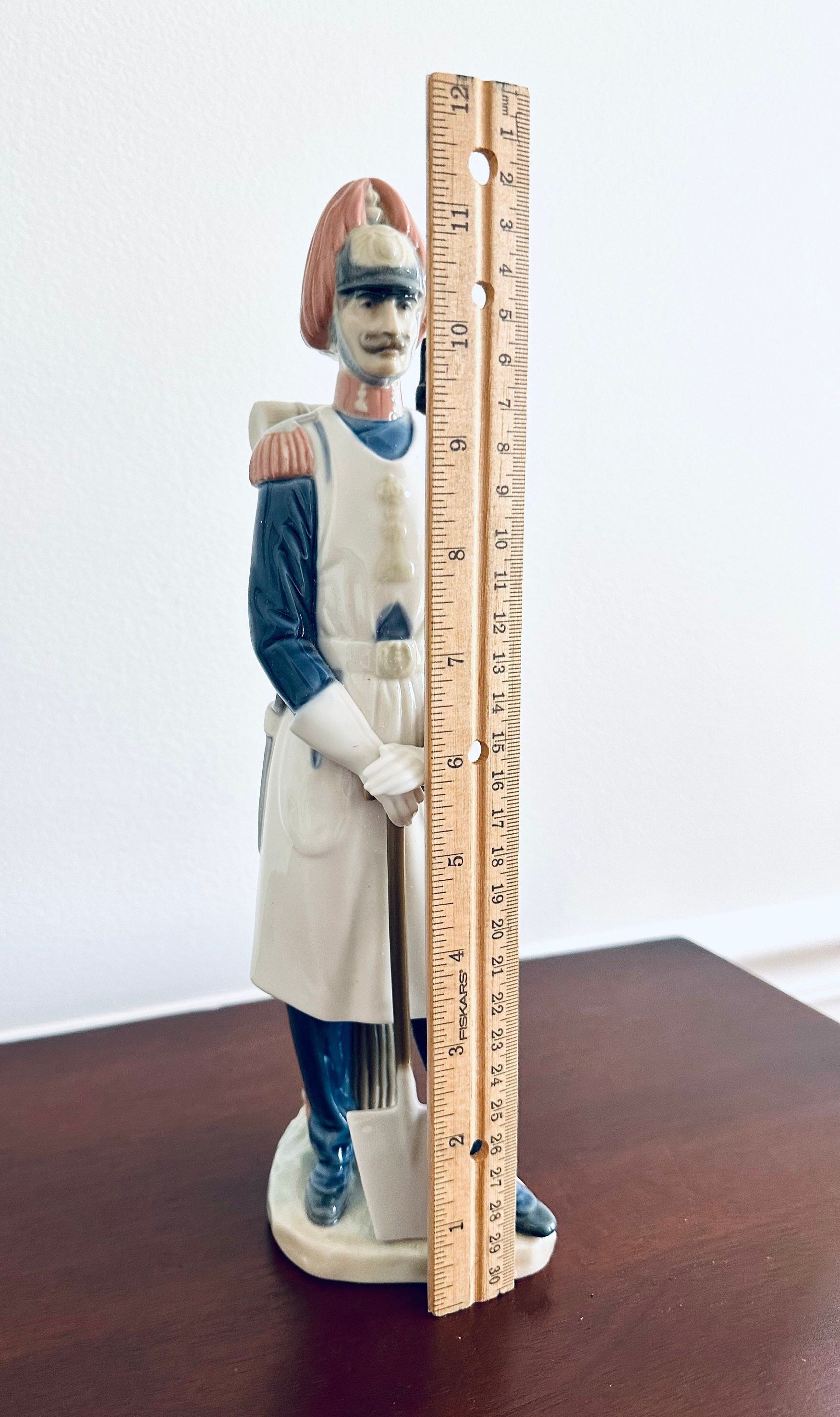 Lladro Soldier With Shovel Retired