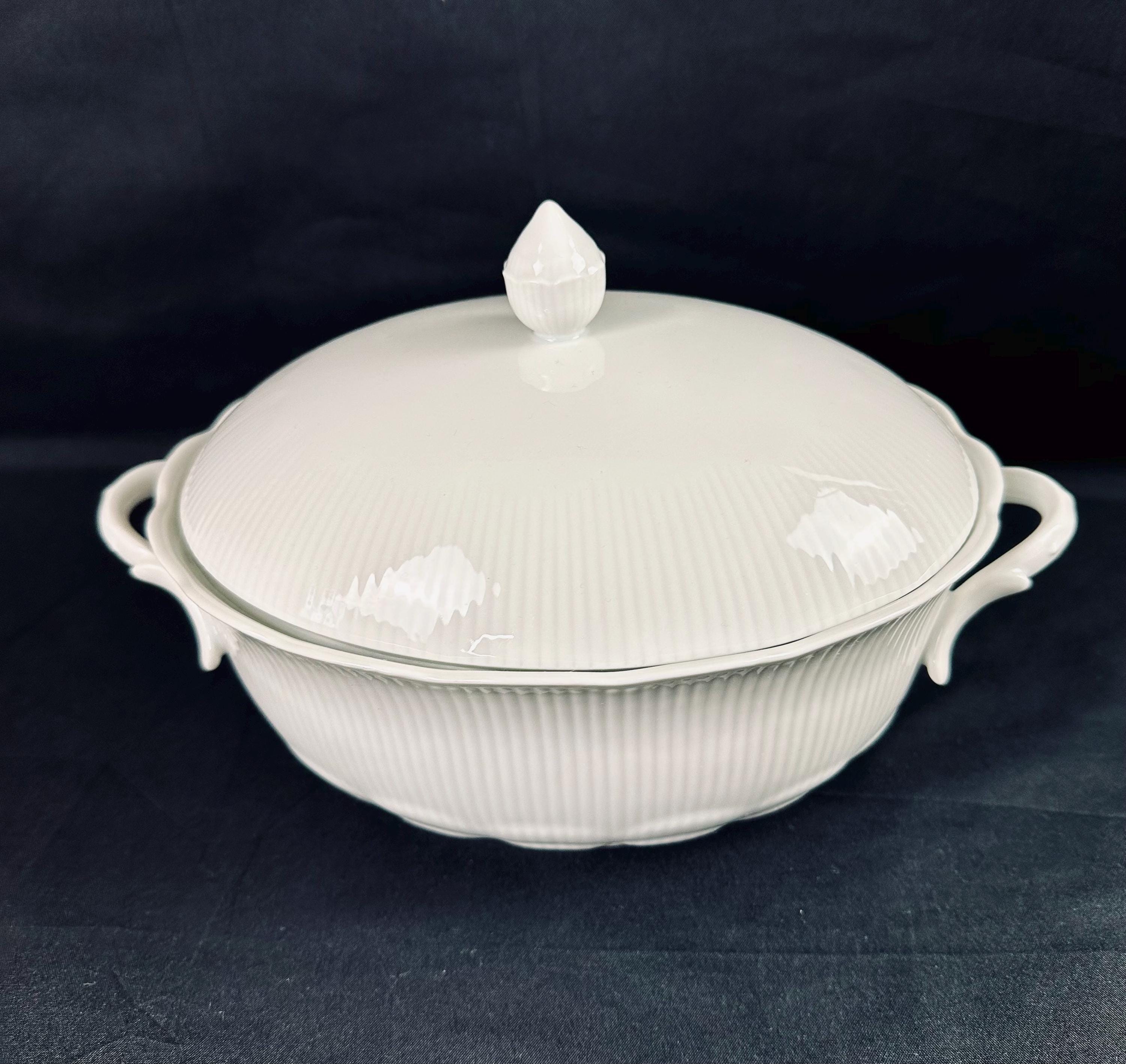 Kaiser Romantica All White Covered Serving Bowl