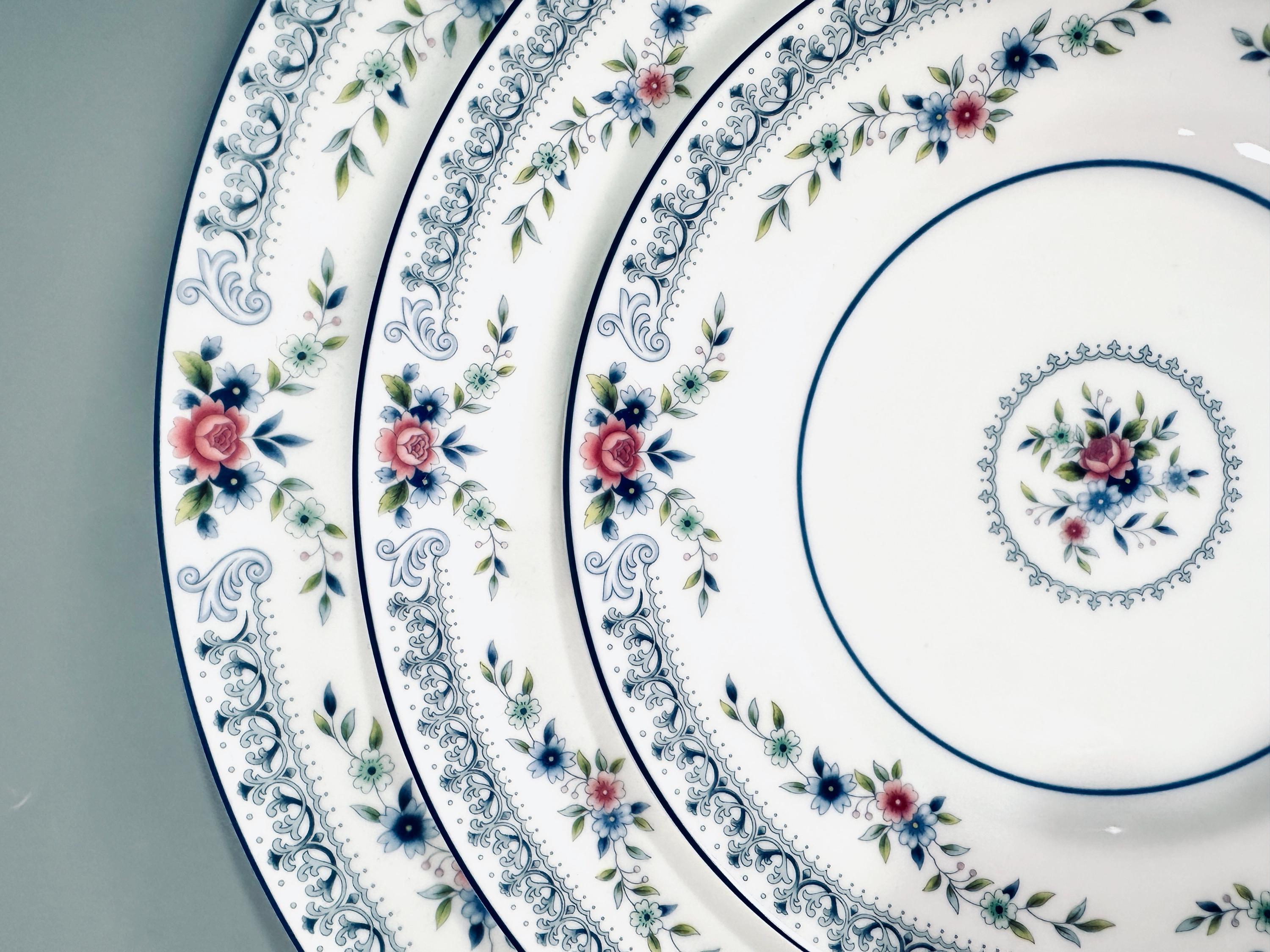 8 Place Settings of Wedgwood Rosedale China