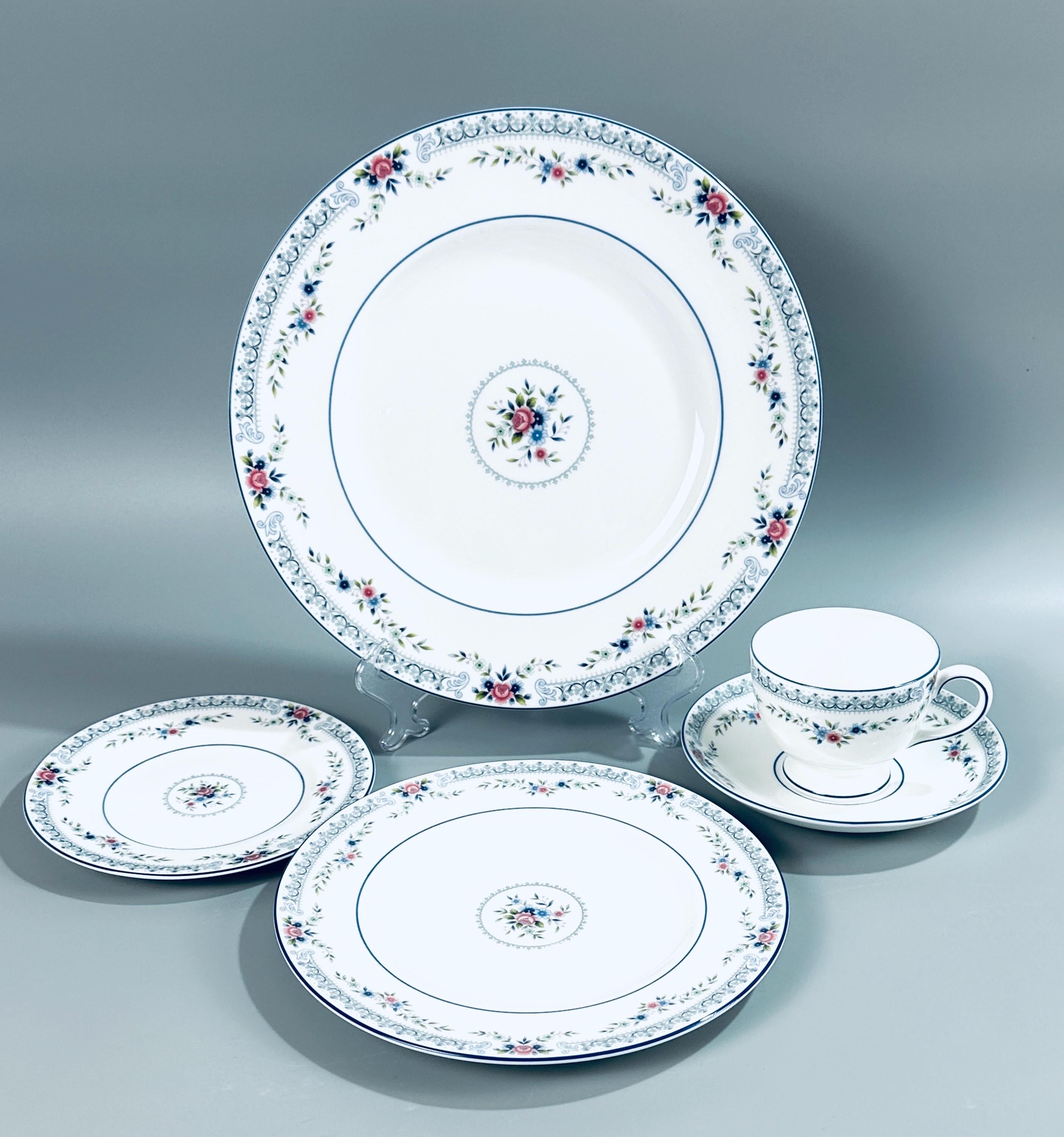 8 Place Settings of Wedgwood Rosedale China