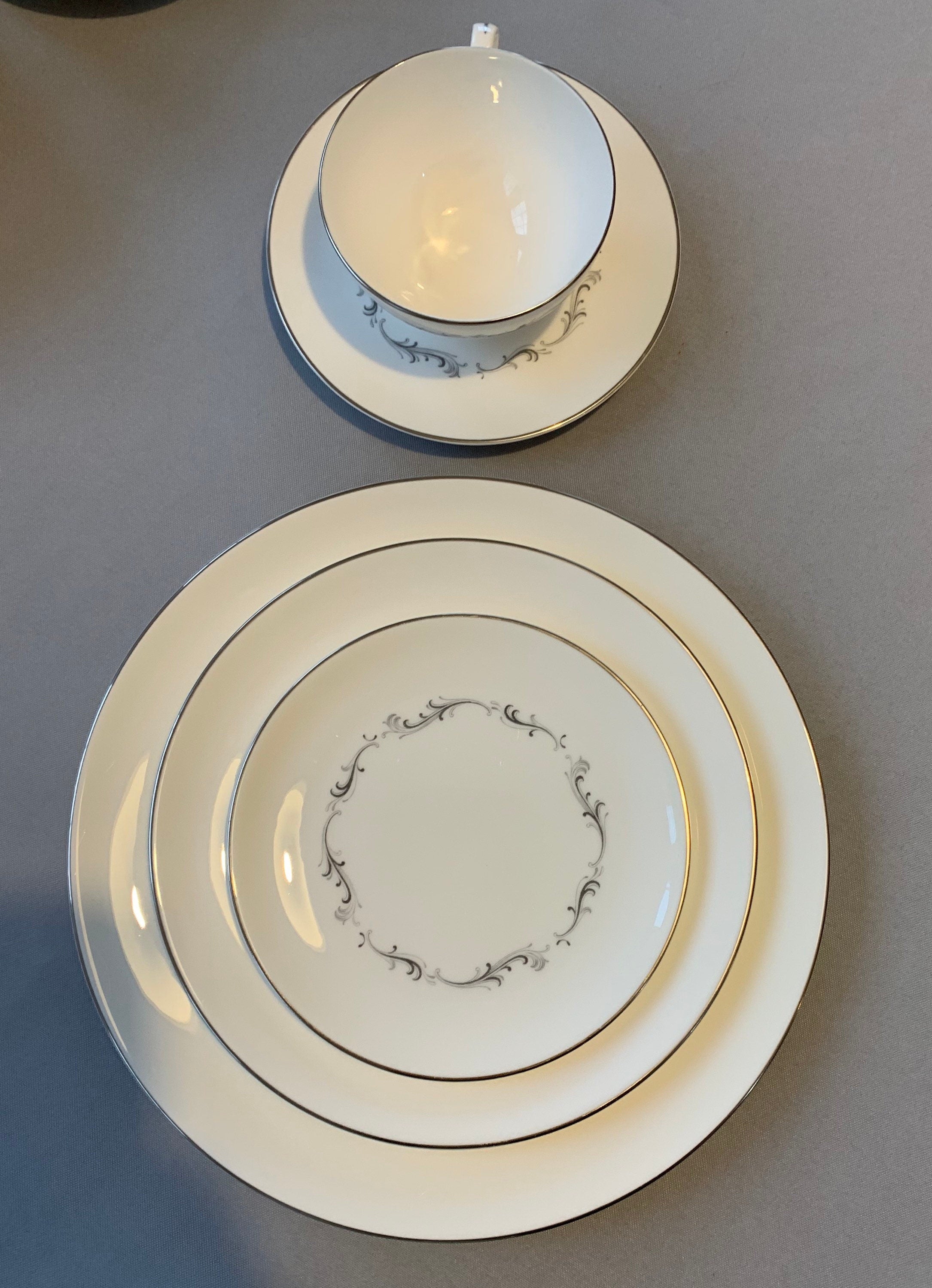 Royal Doulton Coronet 5 Piece Place Setting