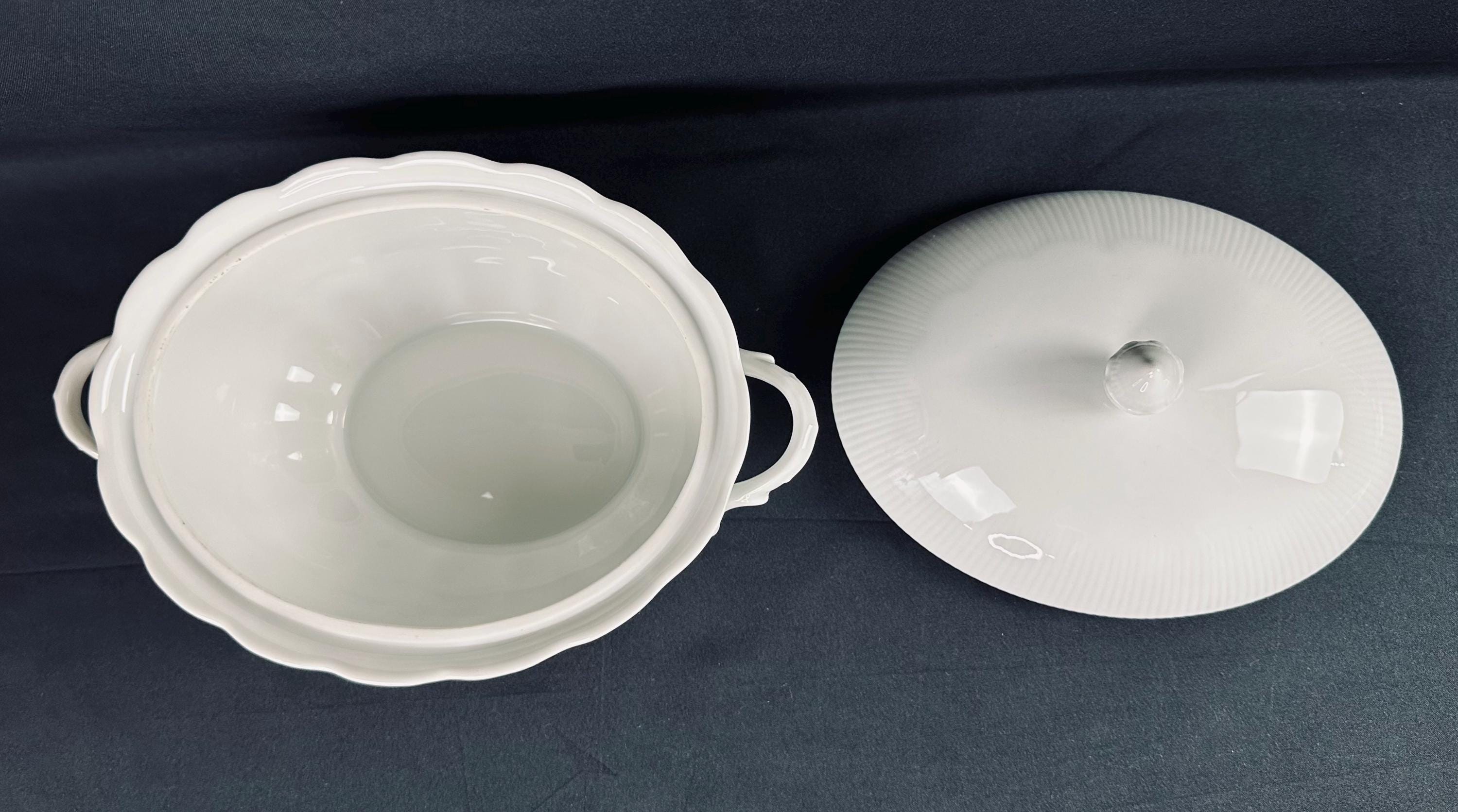 Kaiser Romantica All White Covered Serving Bowl