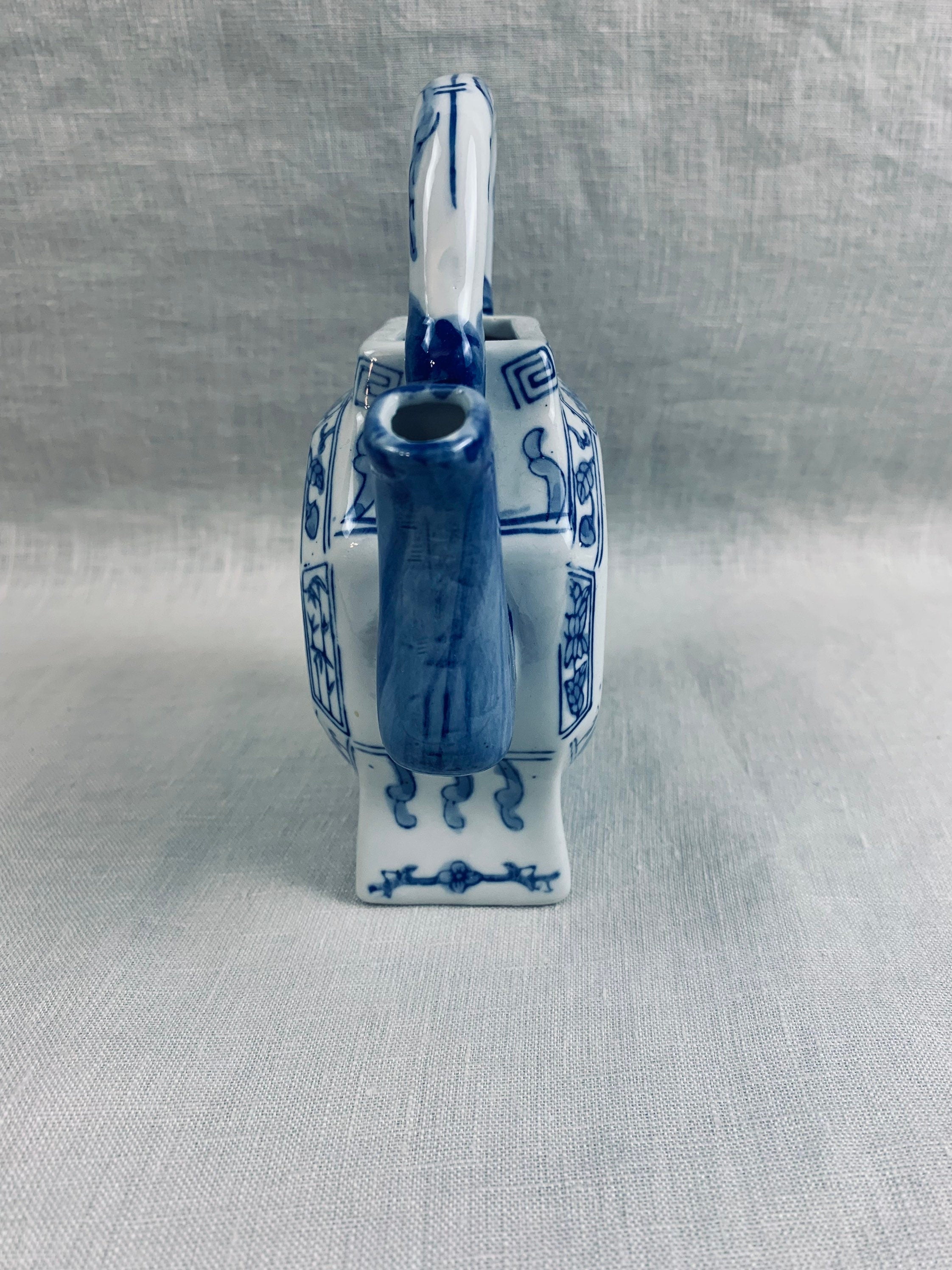 Decorative Blue and White Asian Decorative Teapot Vase