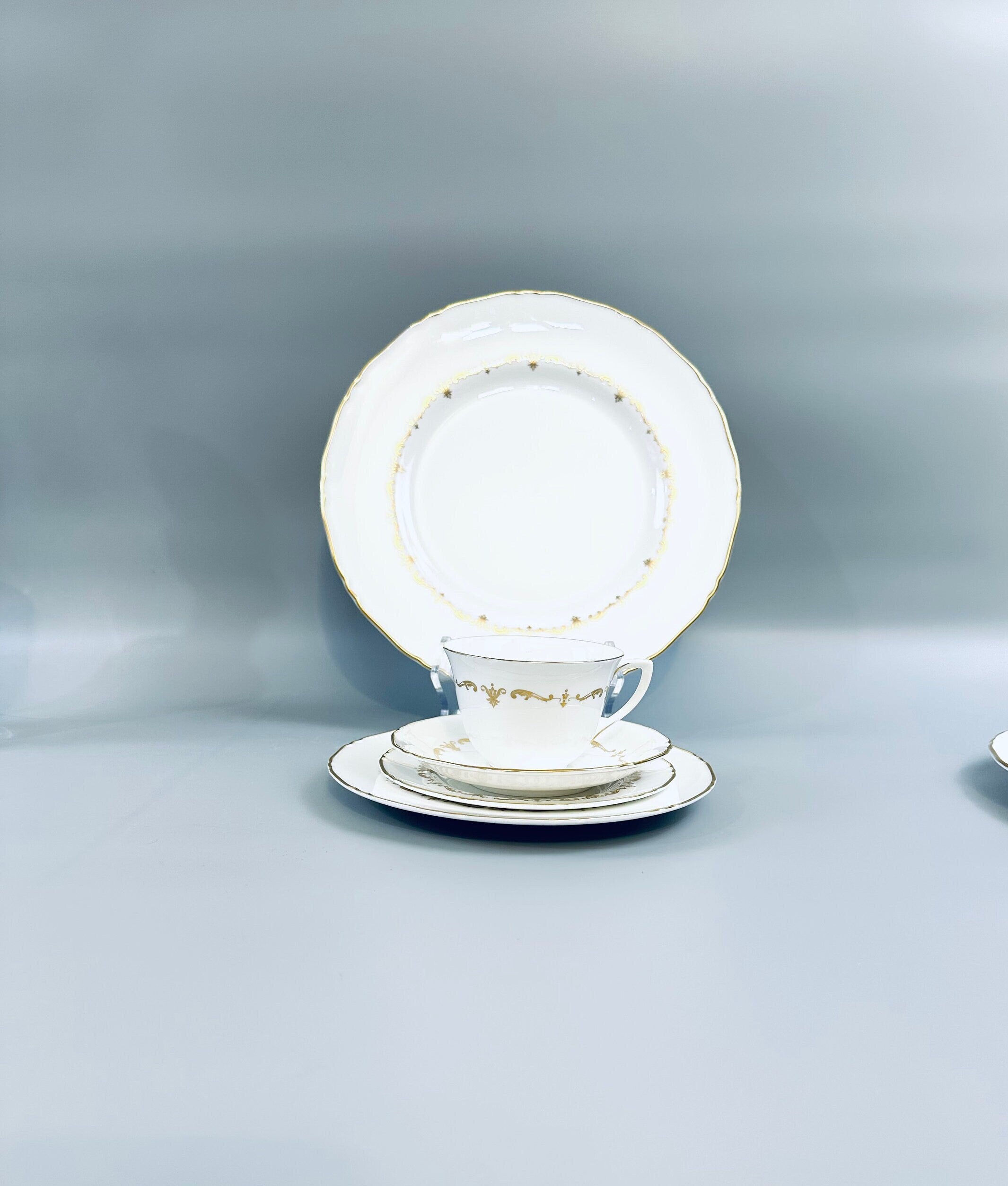 Royal Worcester Gold Chantilly 5 Piece Place Settings