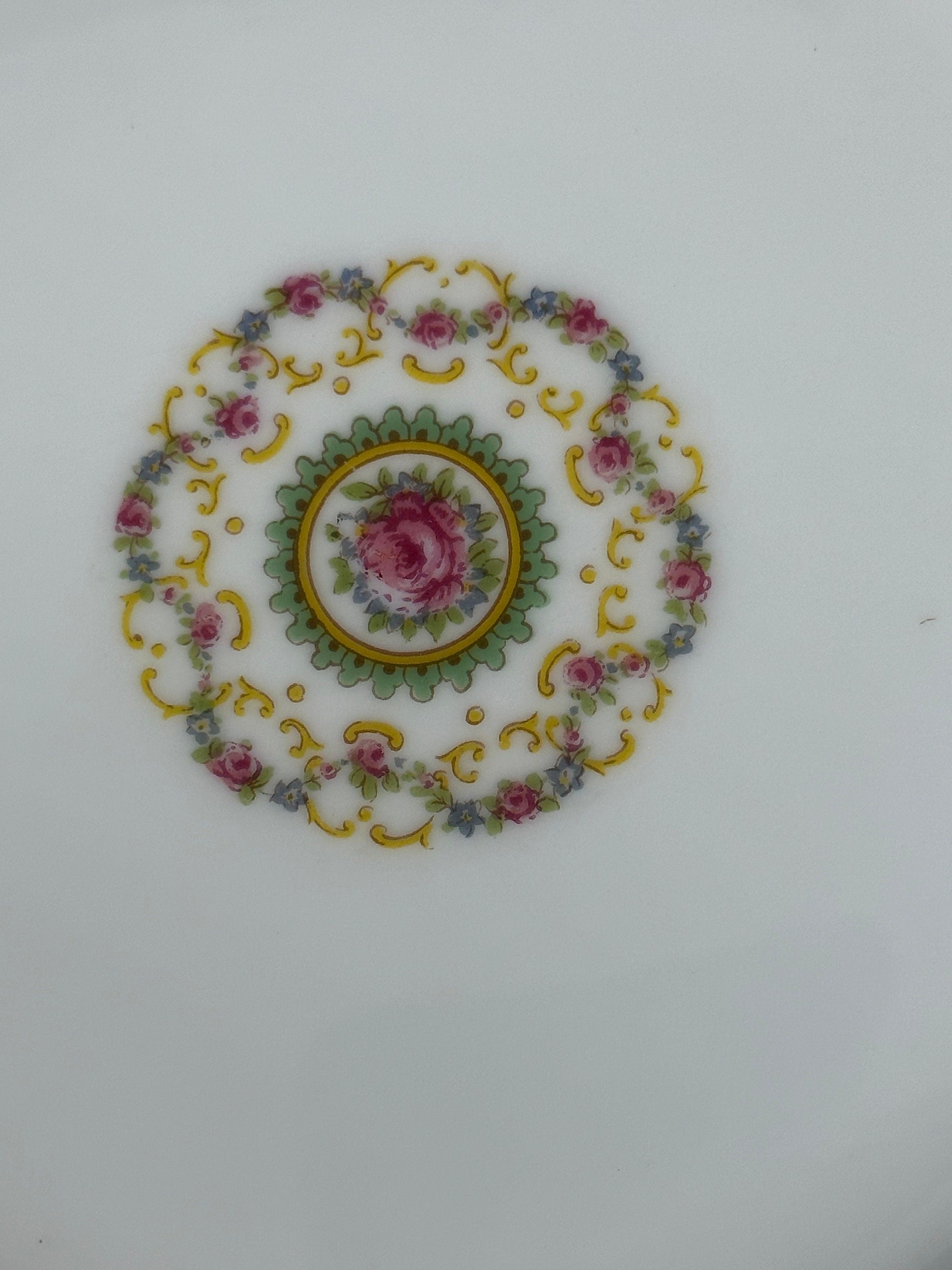Four Haviland Dinner Plates in the Venice Pattern
