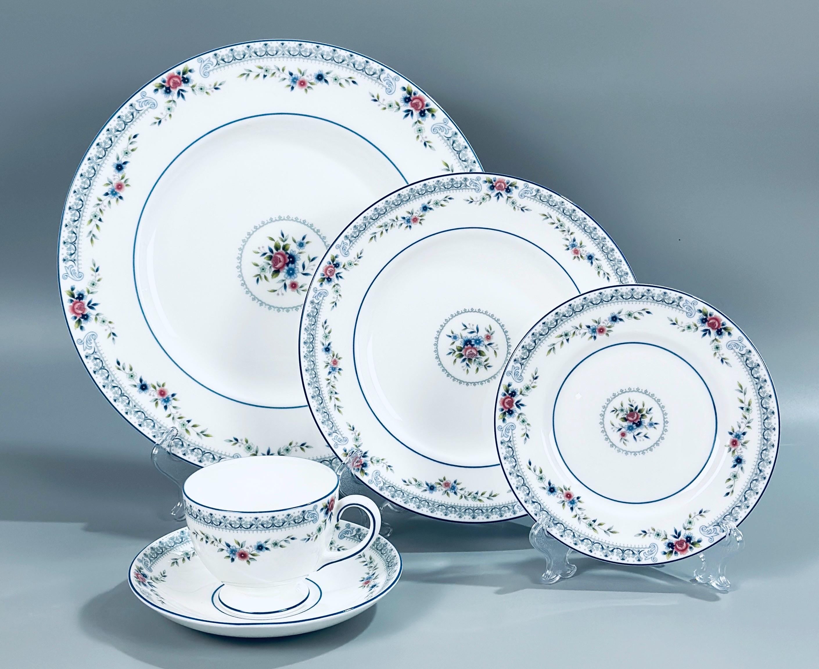 8 Place Settings of Wedgwood Rosedale China