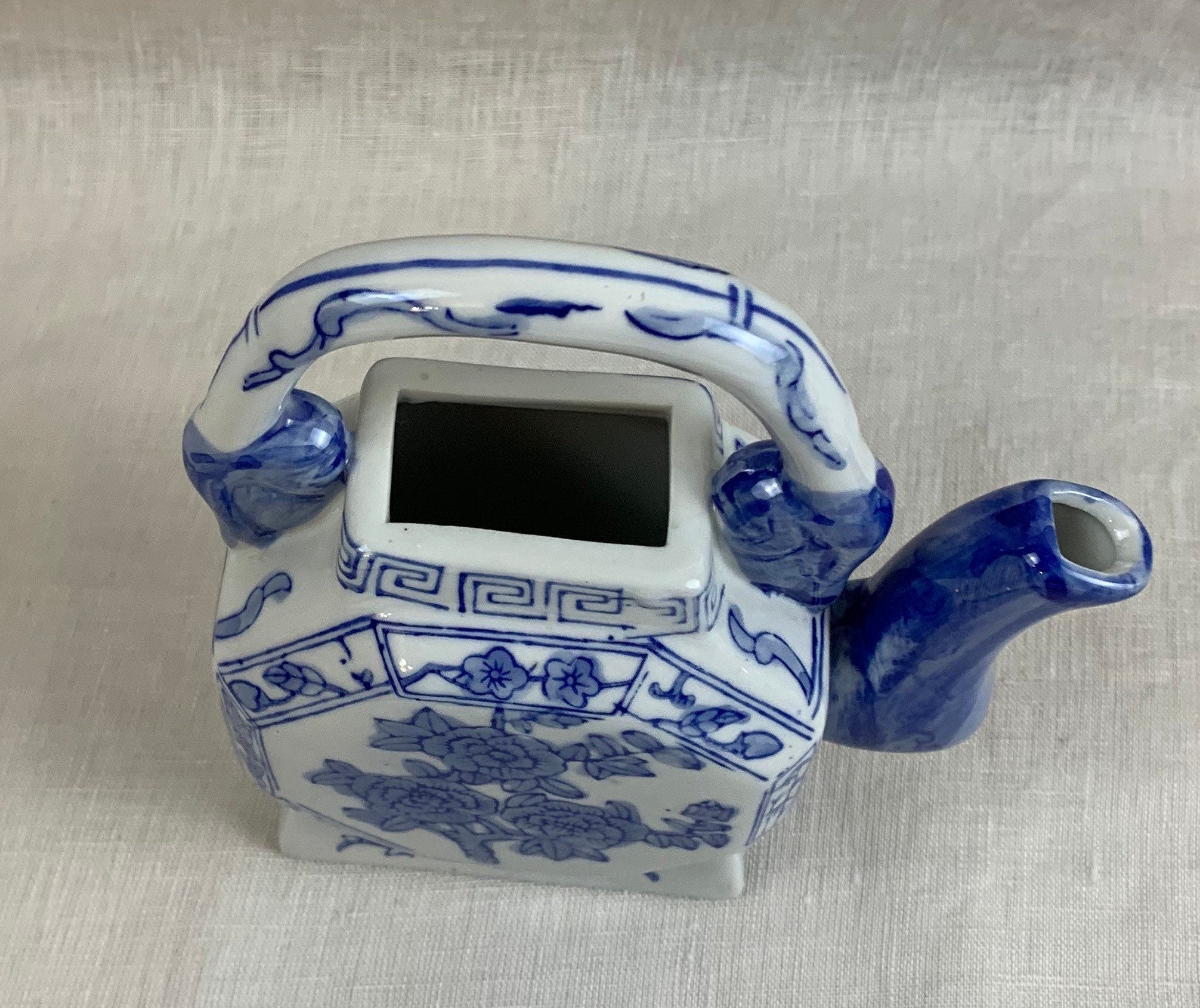 Decorative Blue and White Asian Decorative Teapot Vase