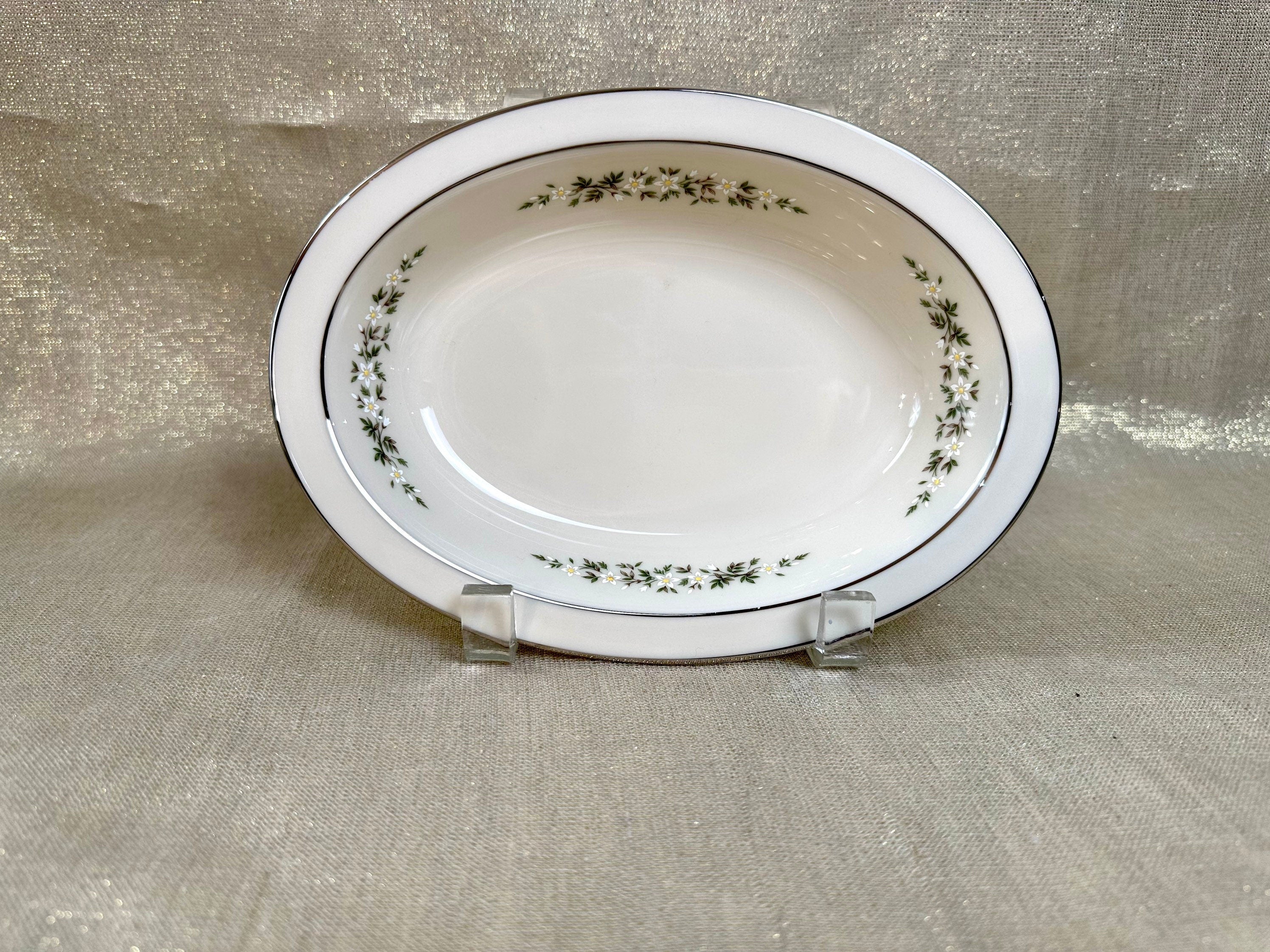 Lenox Brookdale Oval Serving Bowl 8 1/2”
