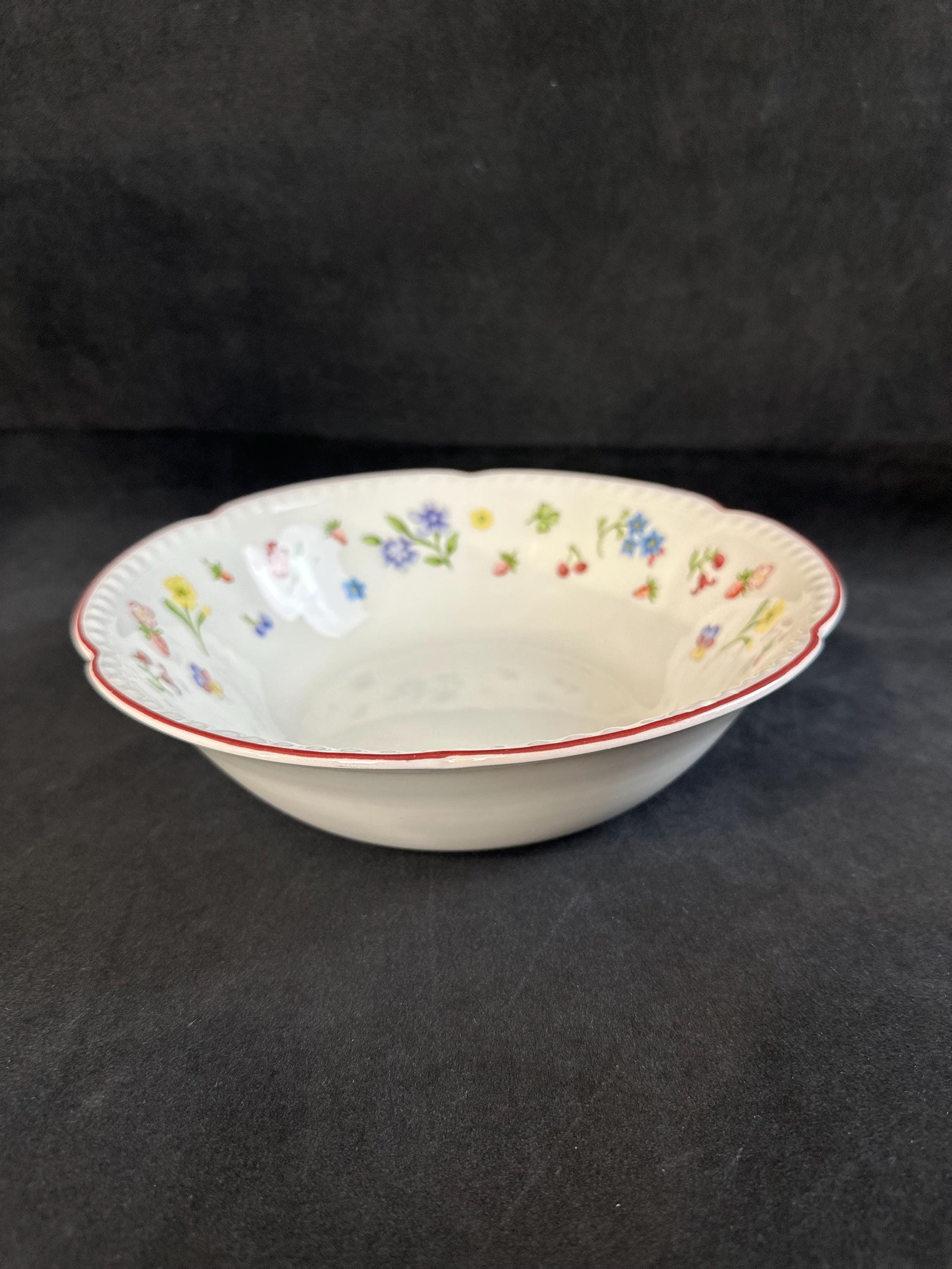 Johnson Brothers Fleurette Round Serving Bowl