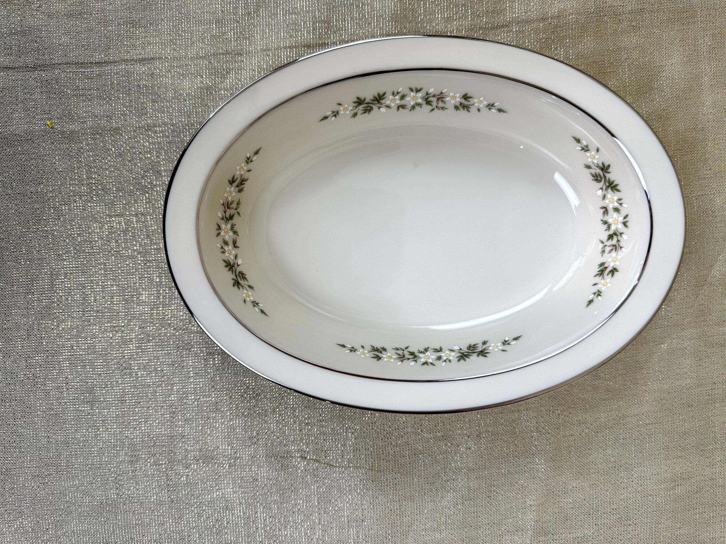 Lenox Brookdale Oval Serving Bowl 8 1/2”