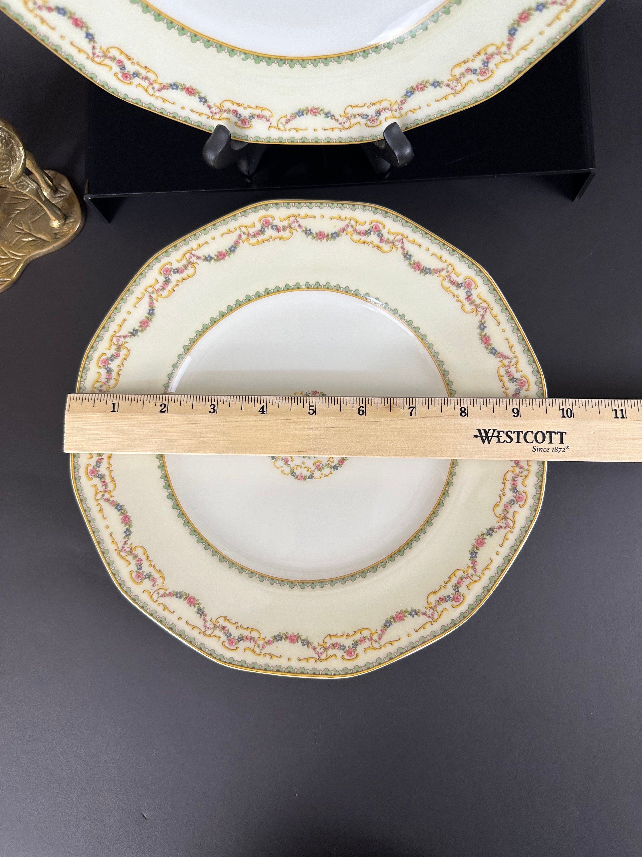 Four Haviland Dinner Plates in the Venice Pattern
