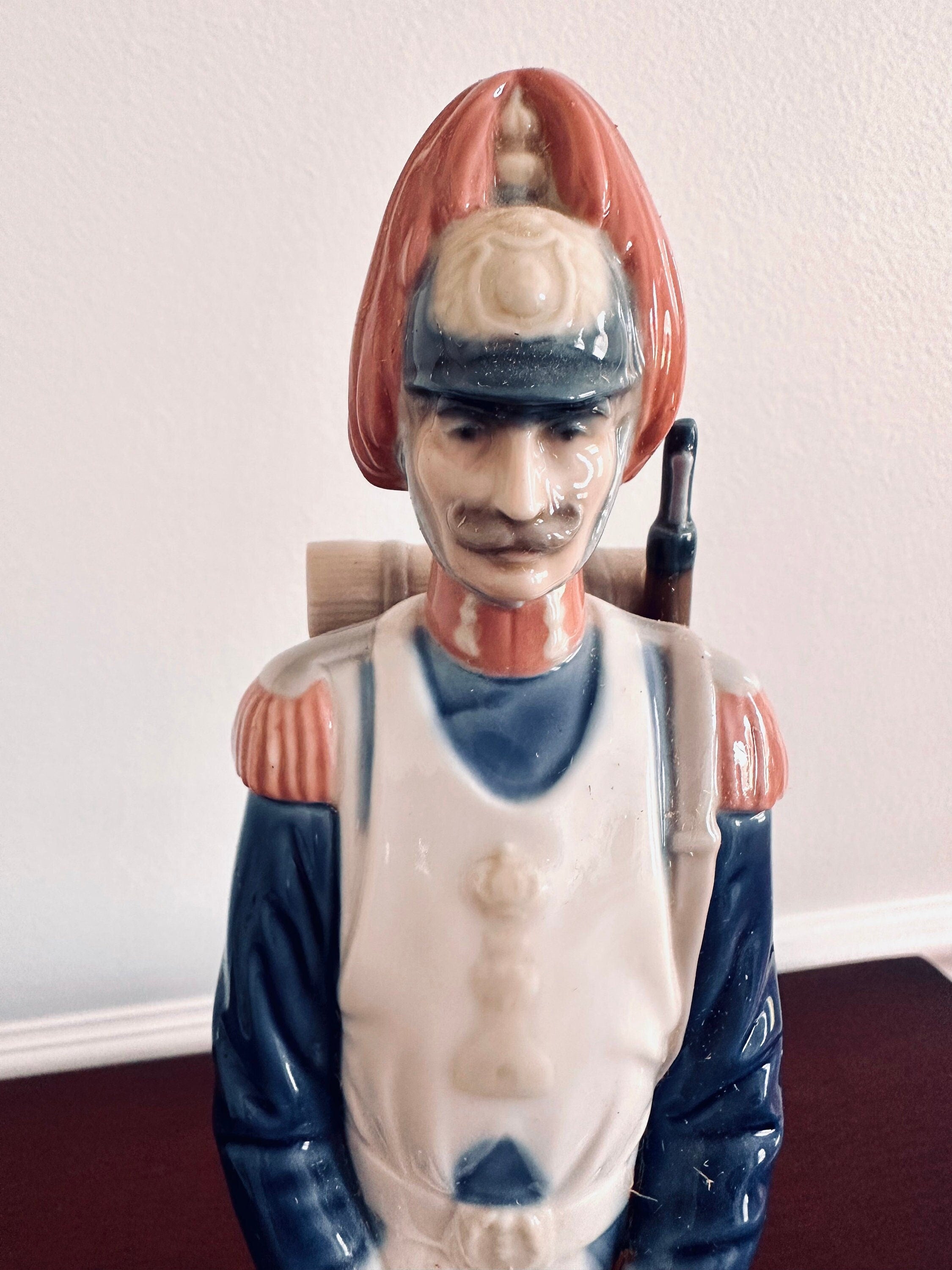 Lladro Soldier With Shovel Retired