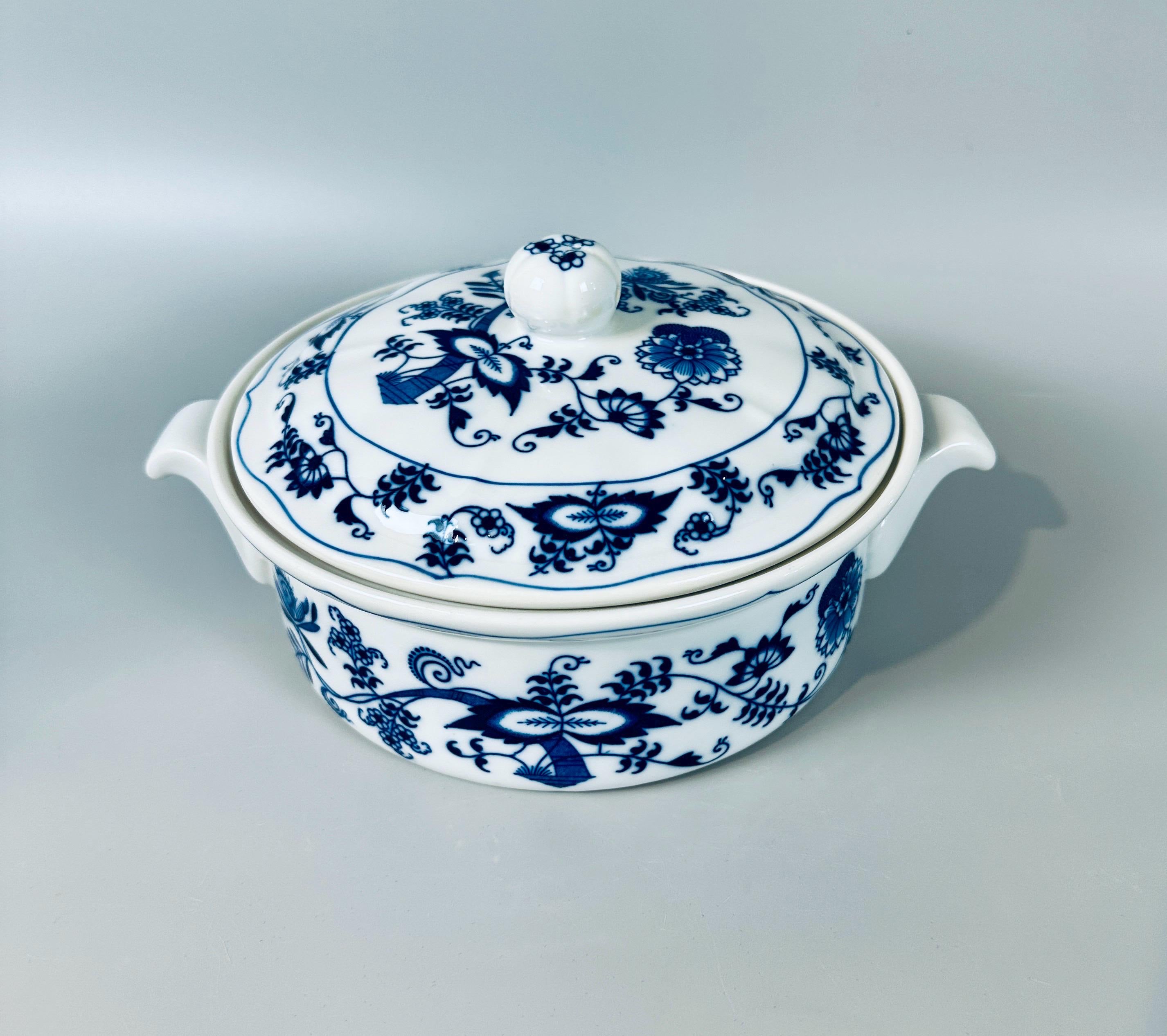 Blue Danube Covered Cassarole 1.5 Quart Newer Mark