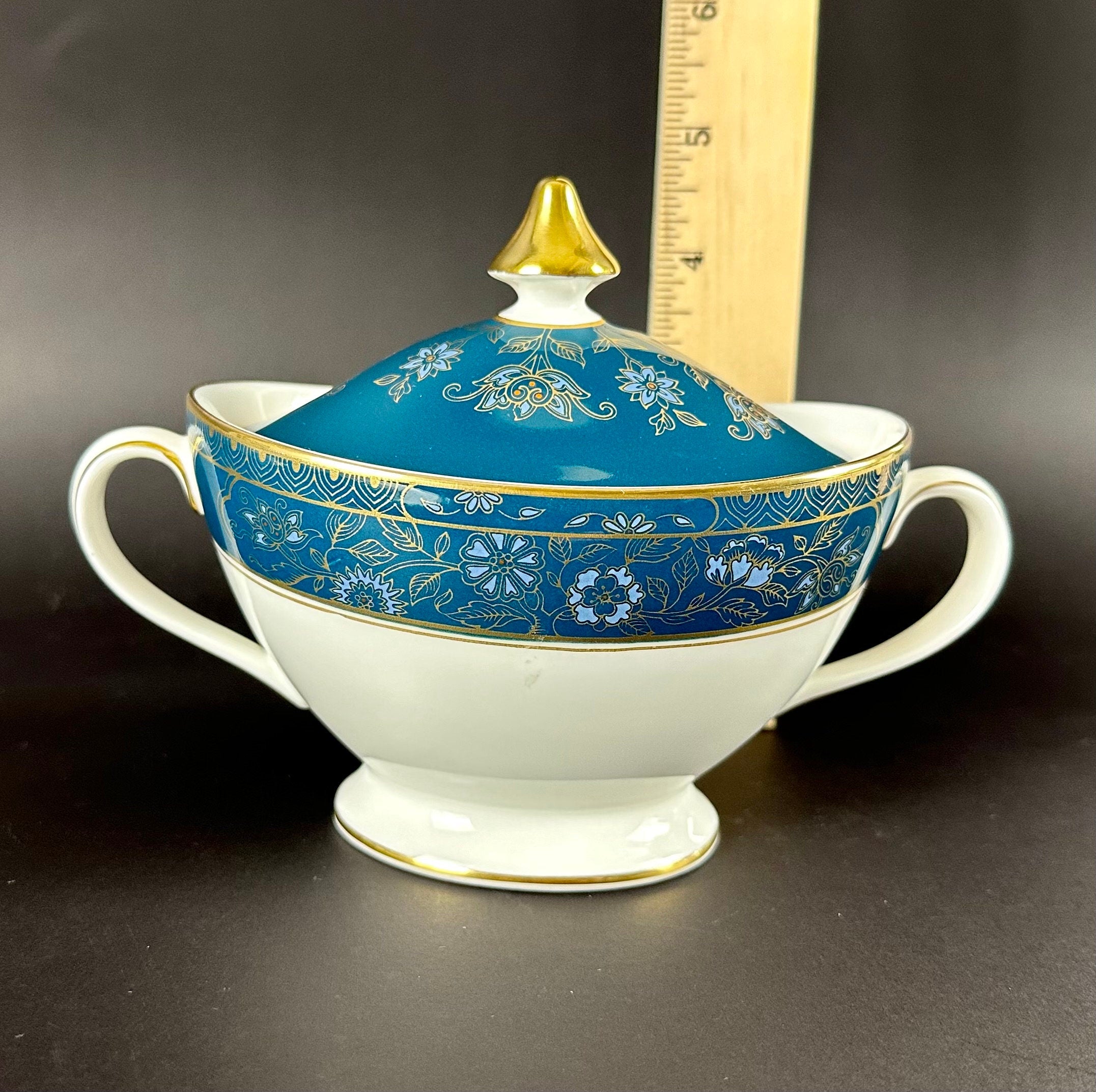 Royal Doulton Sugar Bowl & Lid Carlye