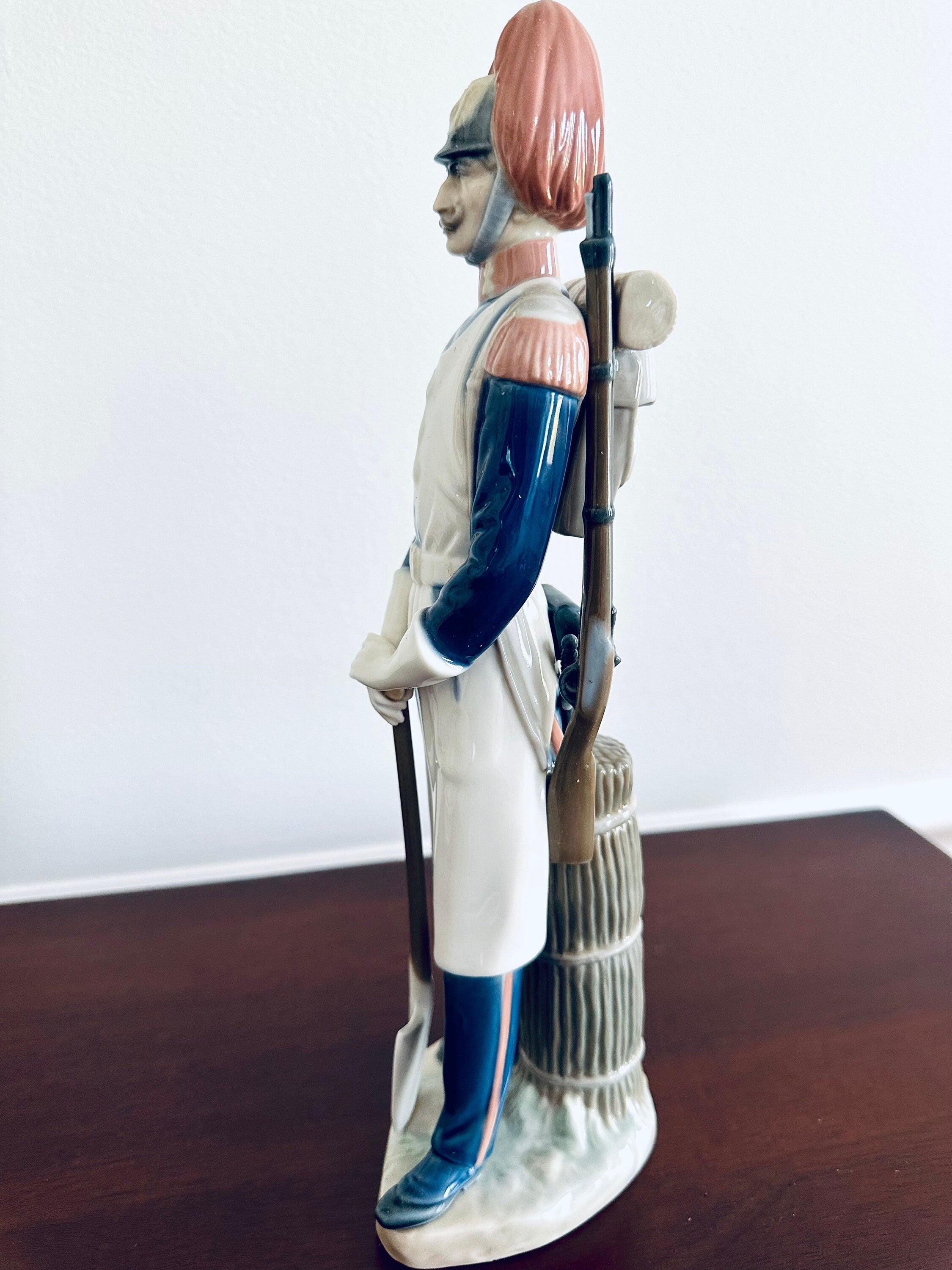 Lladro Soldier With Shovel Retired