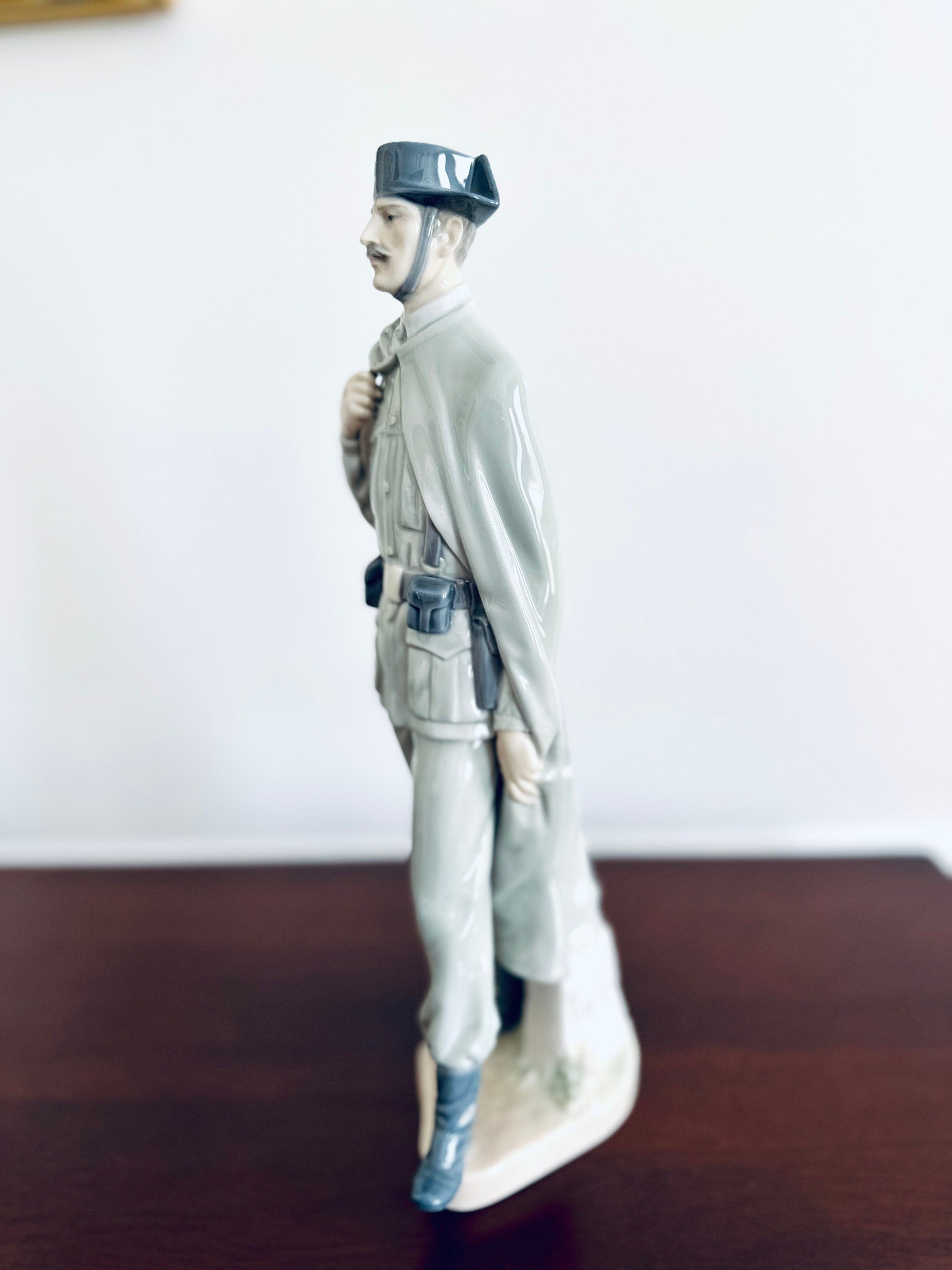 Retired Lladro Policeman 4889