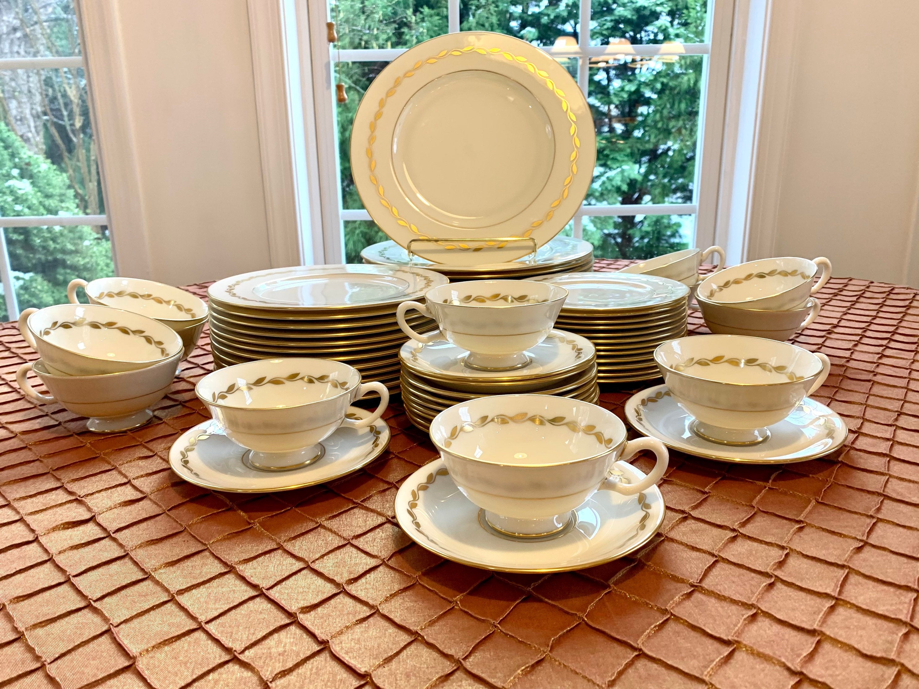 Lenox Golden Wreath Place Settings