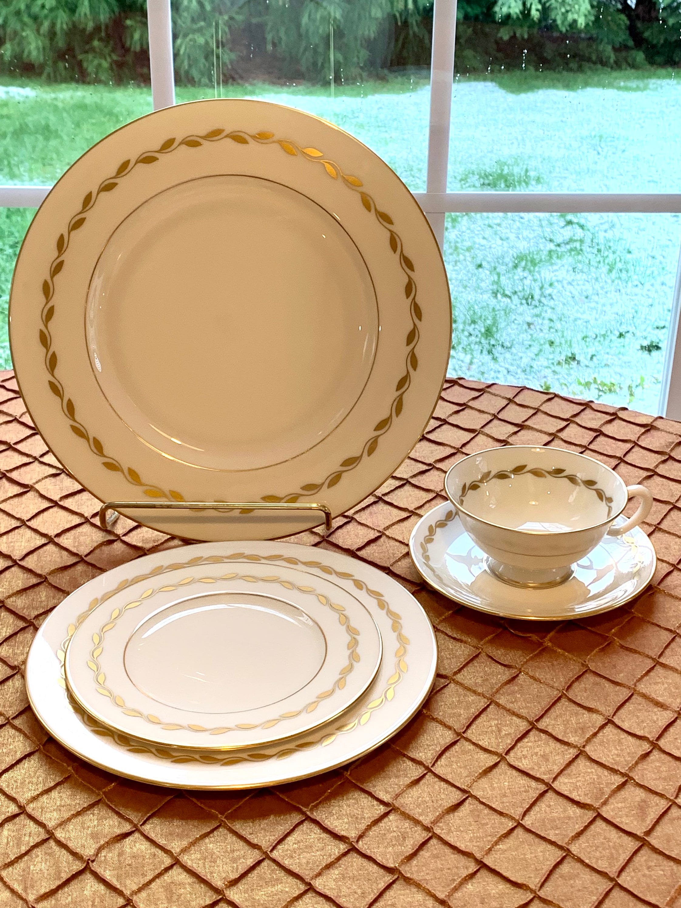Lenox Golden Wreath Place Settings