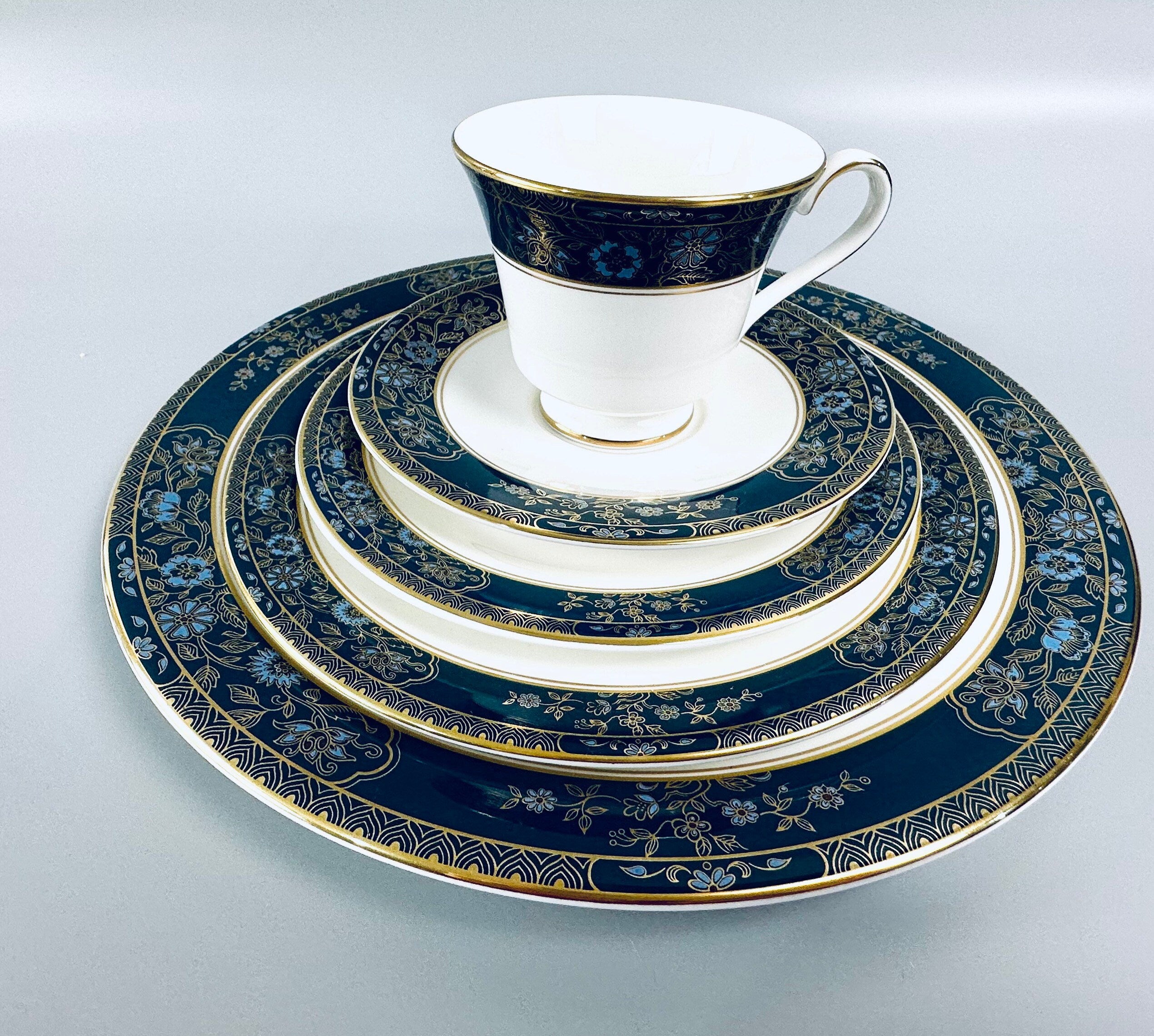 Royal Doulton Carlyle 5 Piece Place Setting