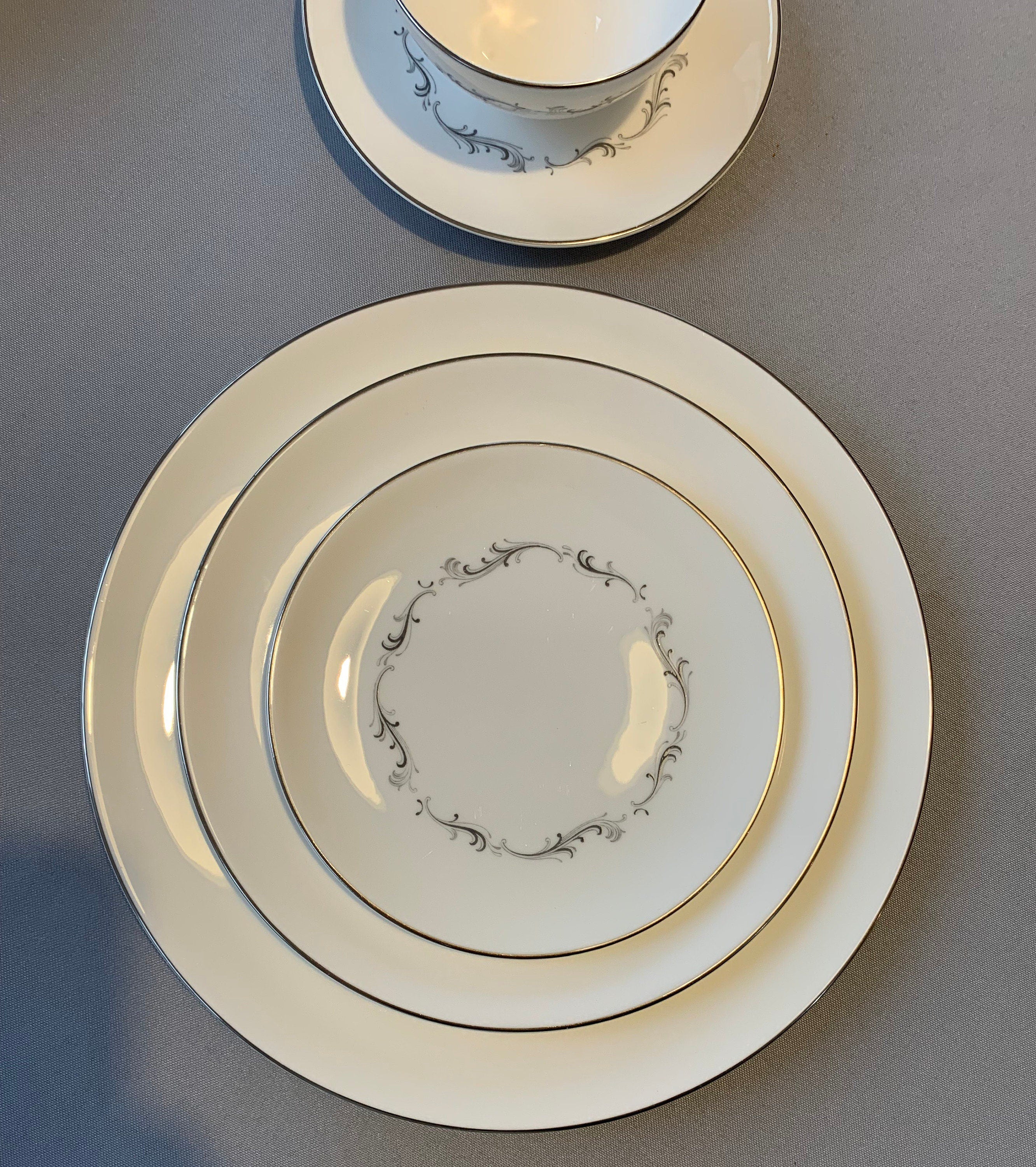 Royal Doulton Coronet 5 Piece Place Setting