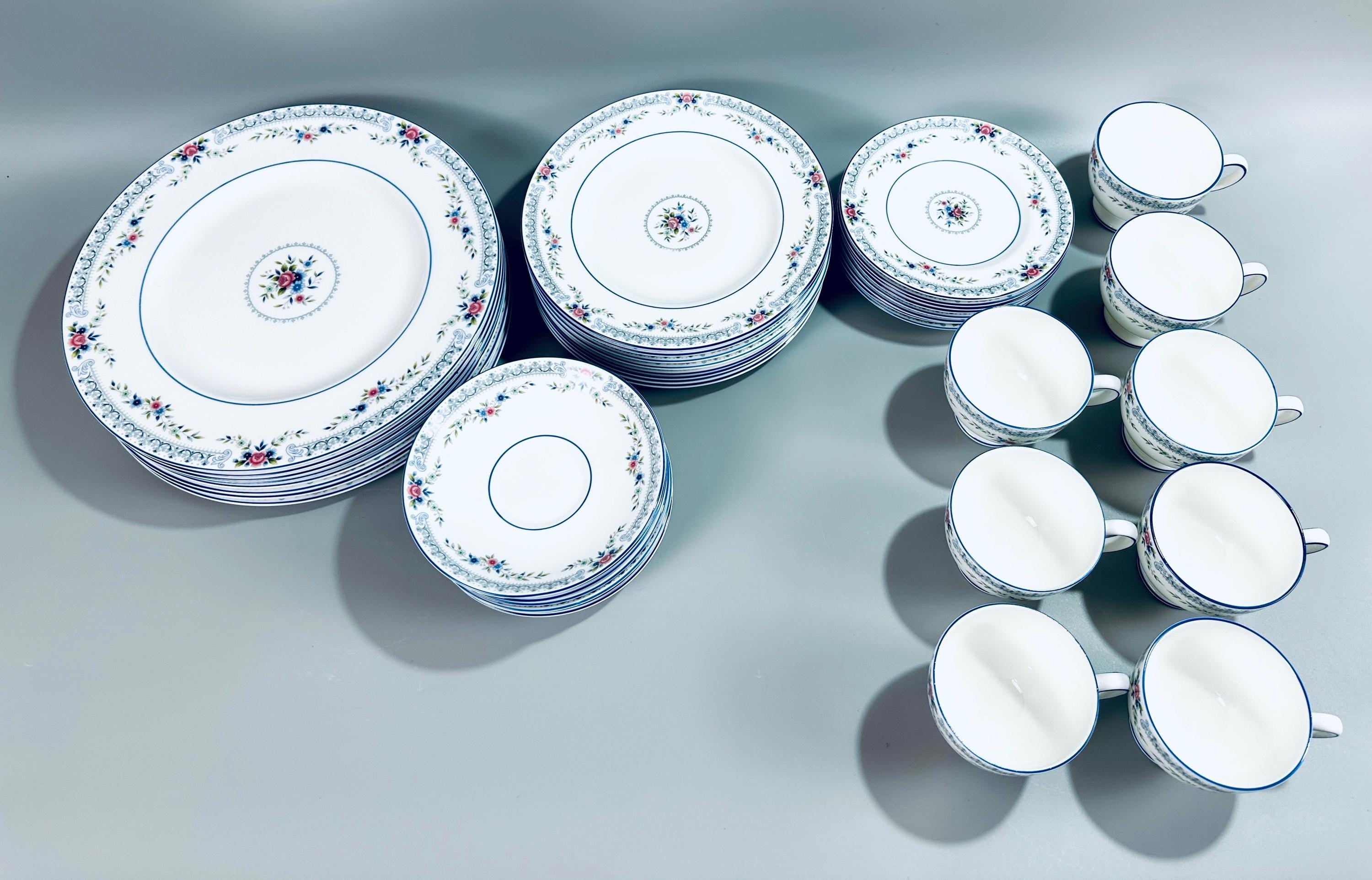 8 Place Settings of Wedgwood Rosedale China