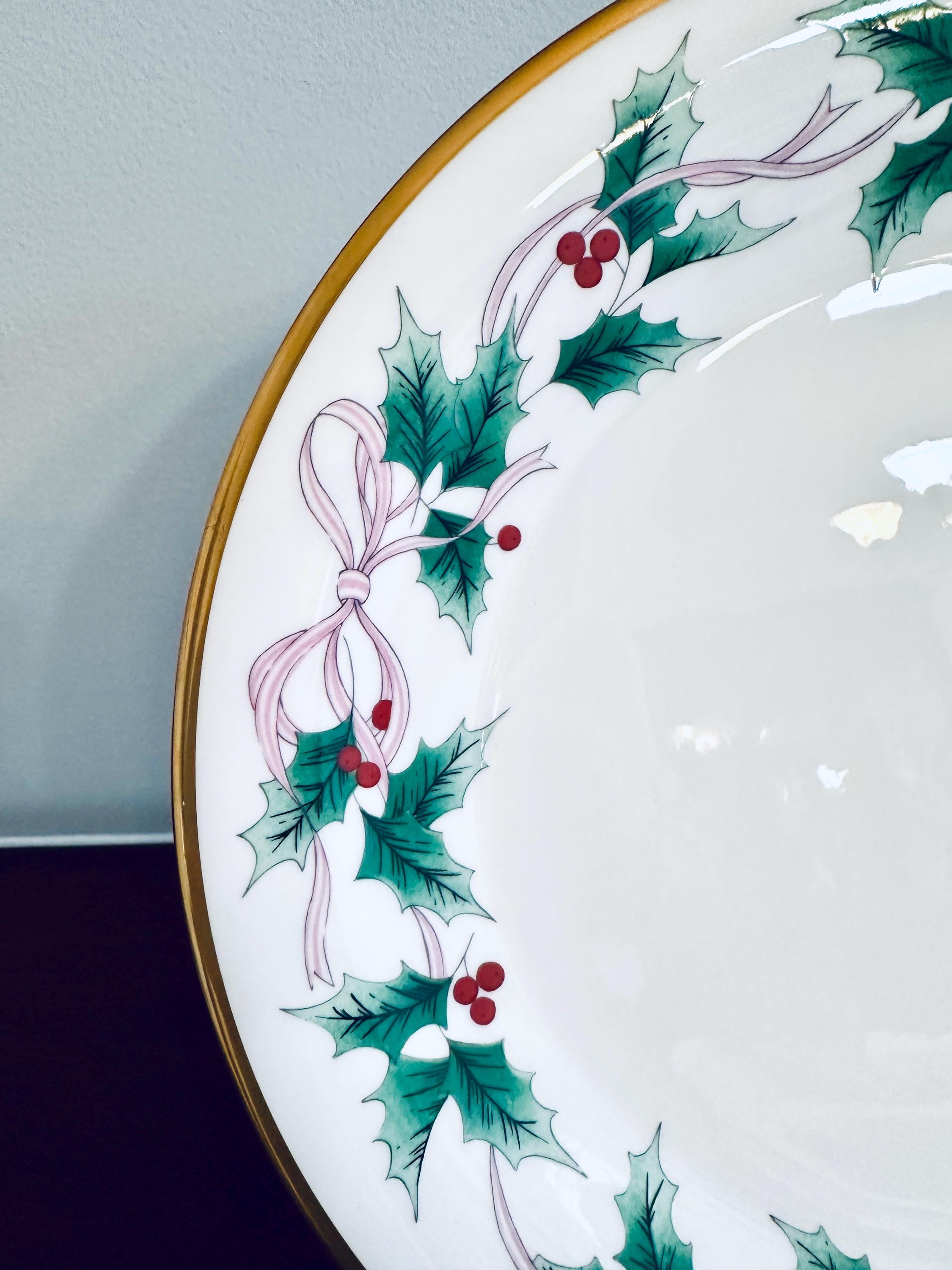 Mikasa Ribbon Holly Round Serving Platter/Chop Plate