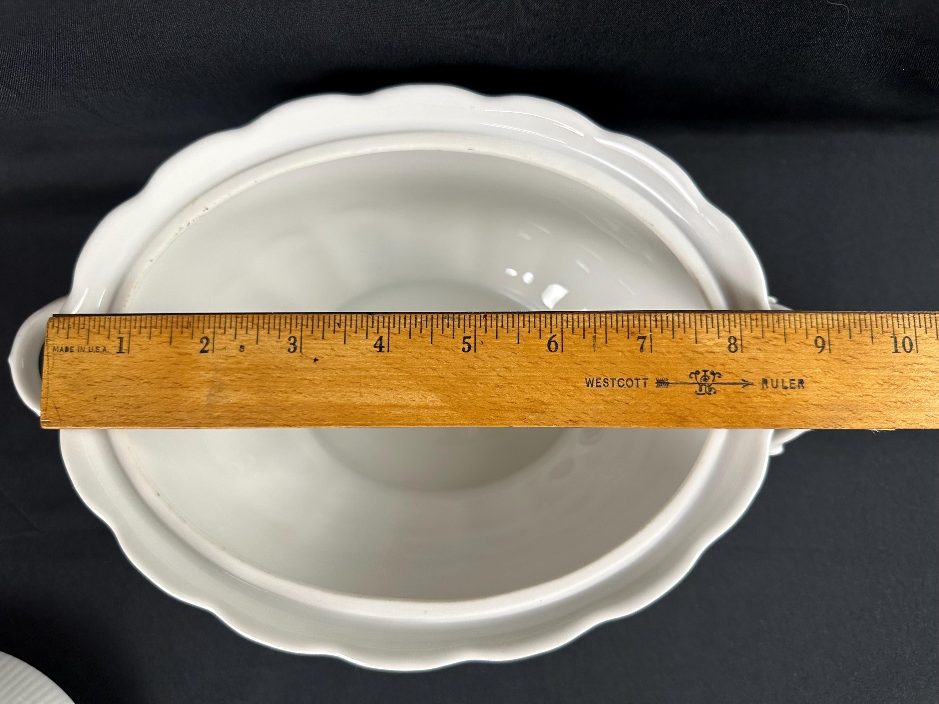 Kaiser Romantica All White Covered Serving Bowl