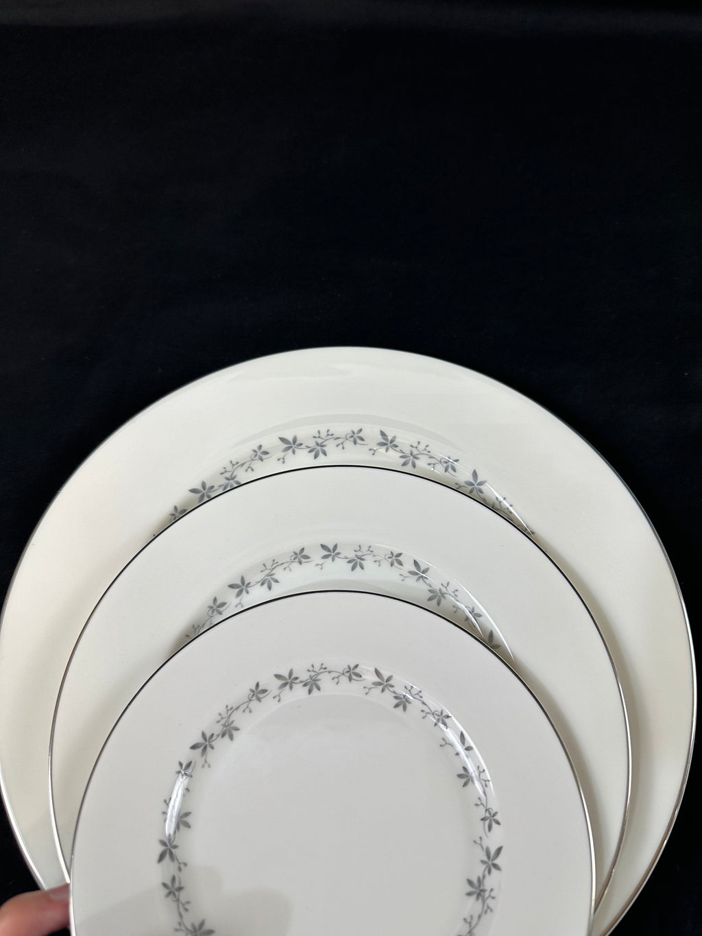 Royal Doulton Cadence 5 Piece Place Setting