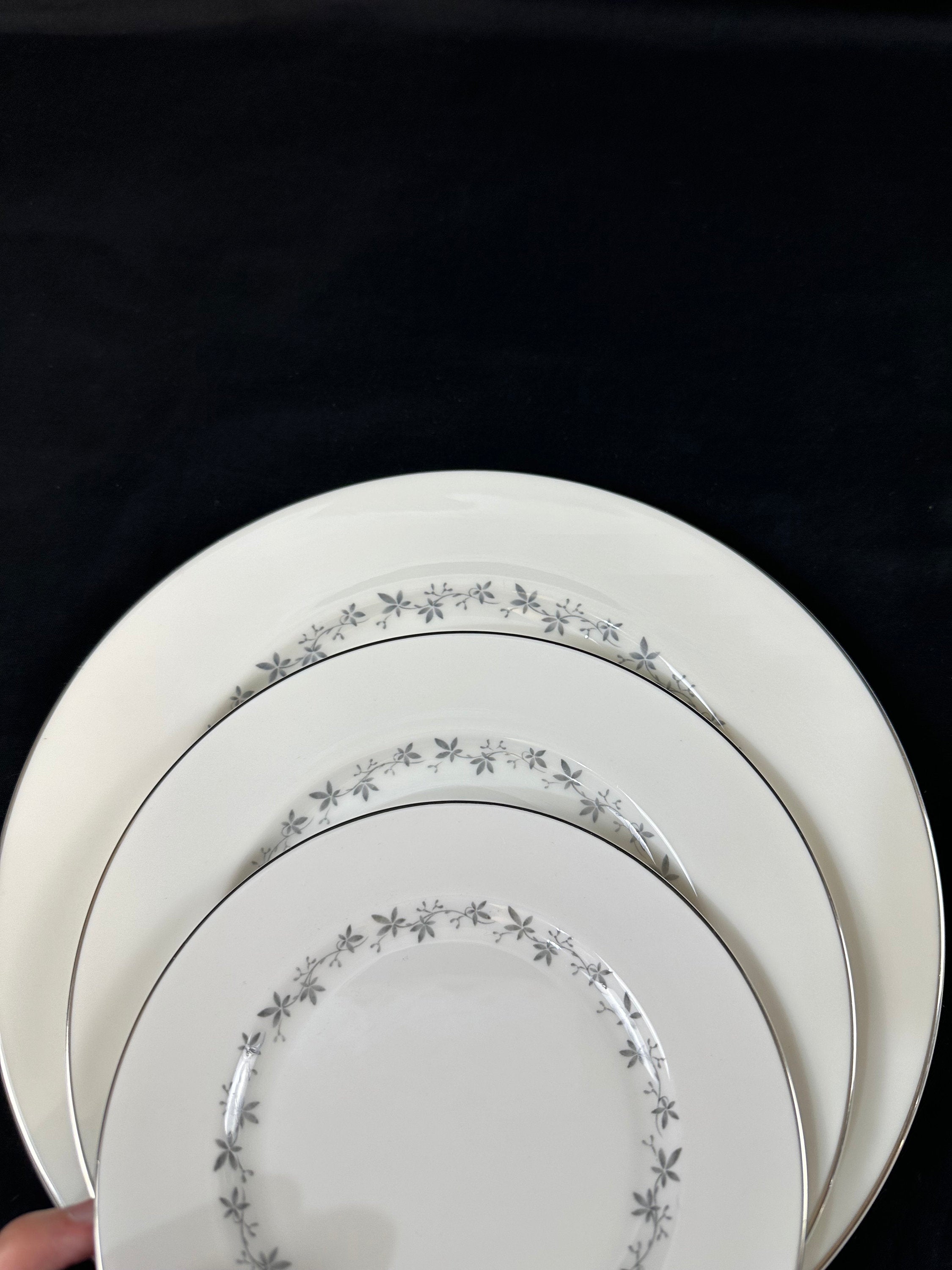 Royal Doulton Cadence 5 Piece Place Setting
