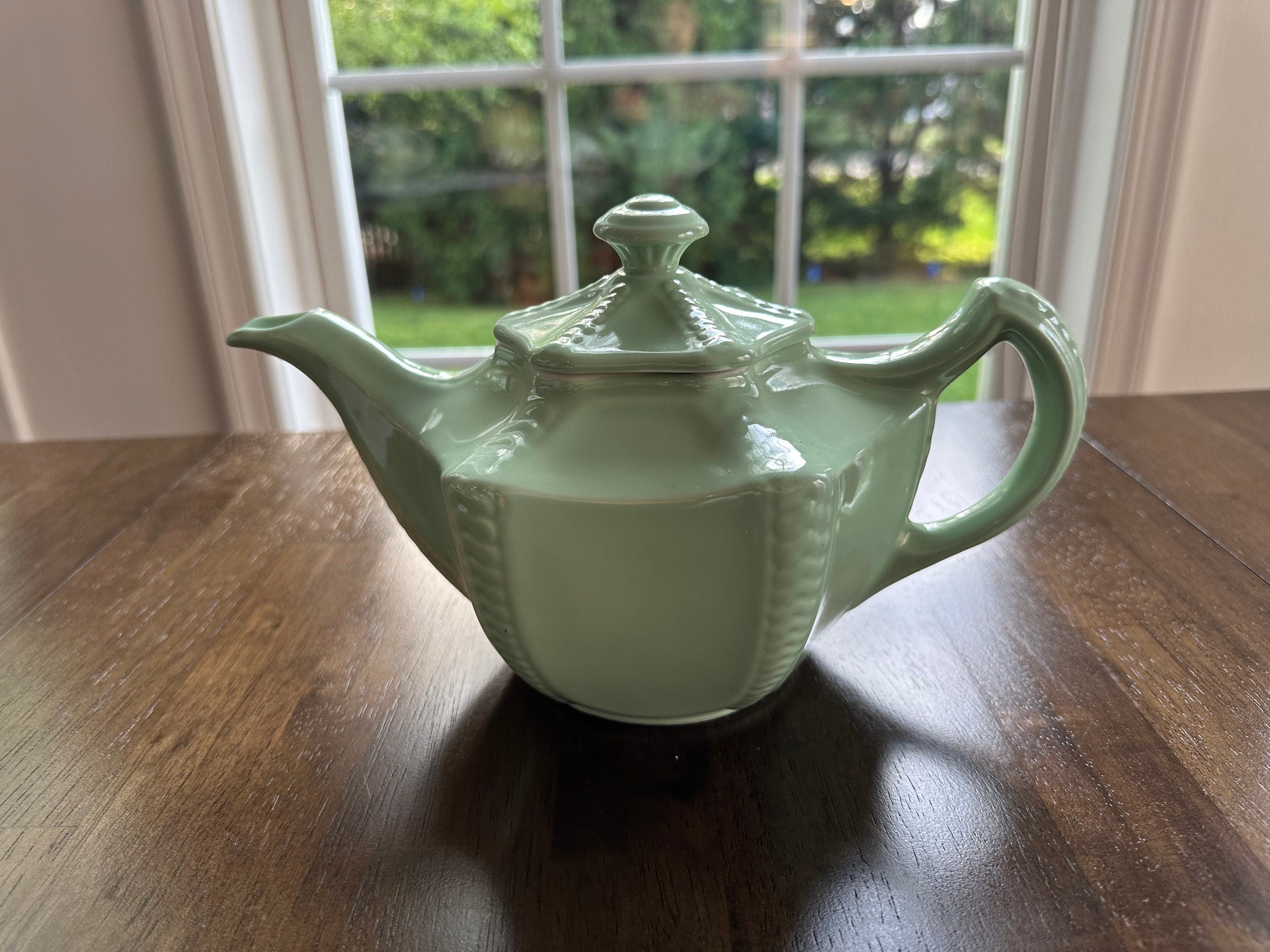 Vintage Hall Connie Teapot: 1940s Victorian Collection