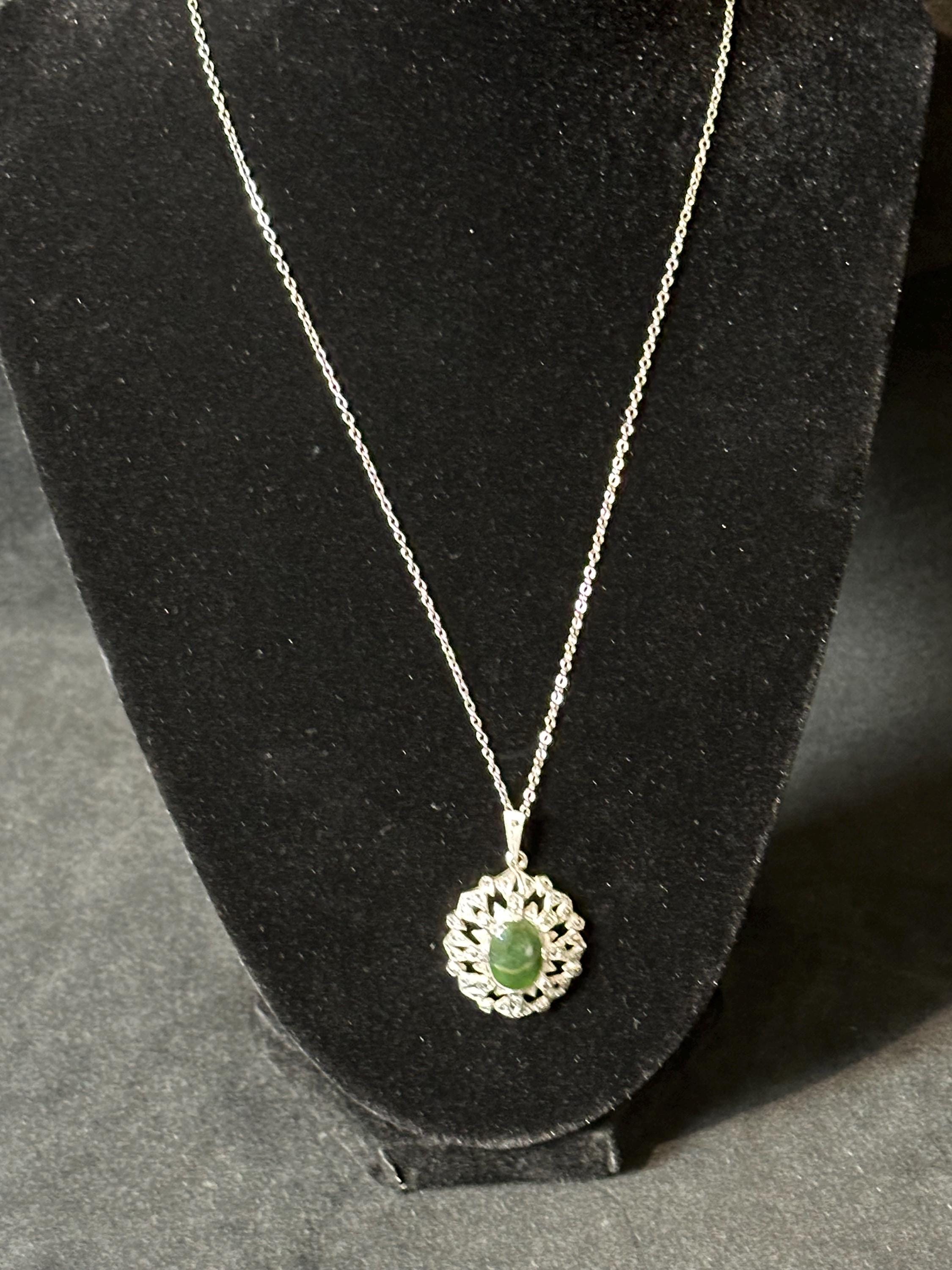 Vintage Sterling Silver and Green Carbachon Pendant Neclace