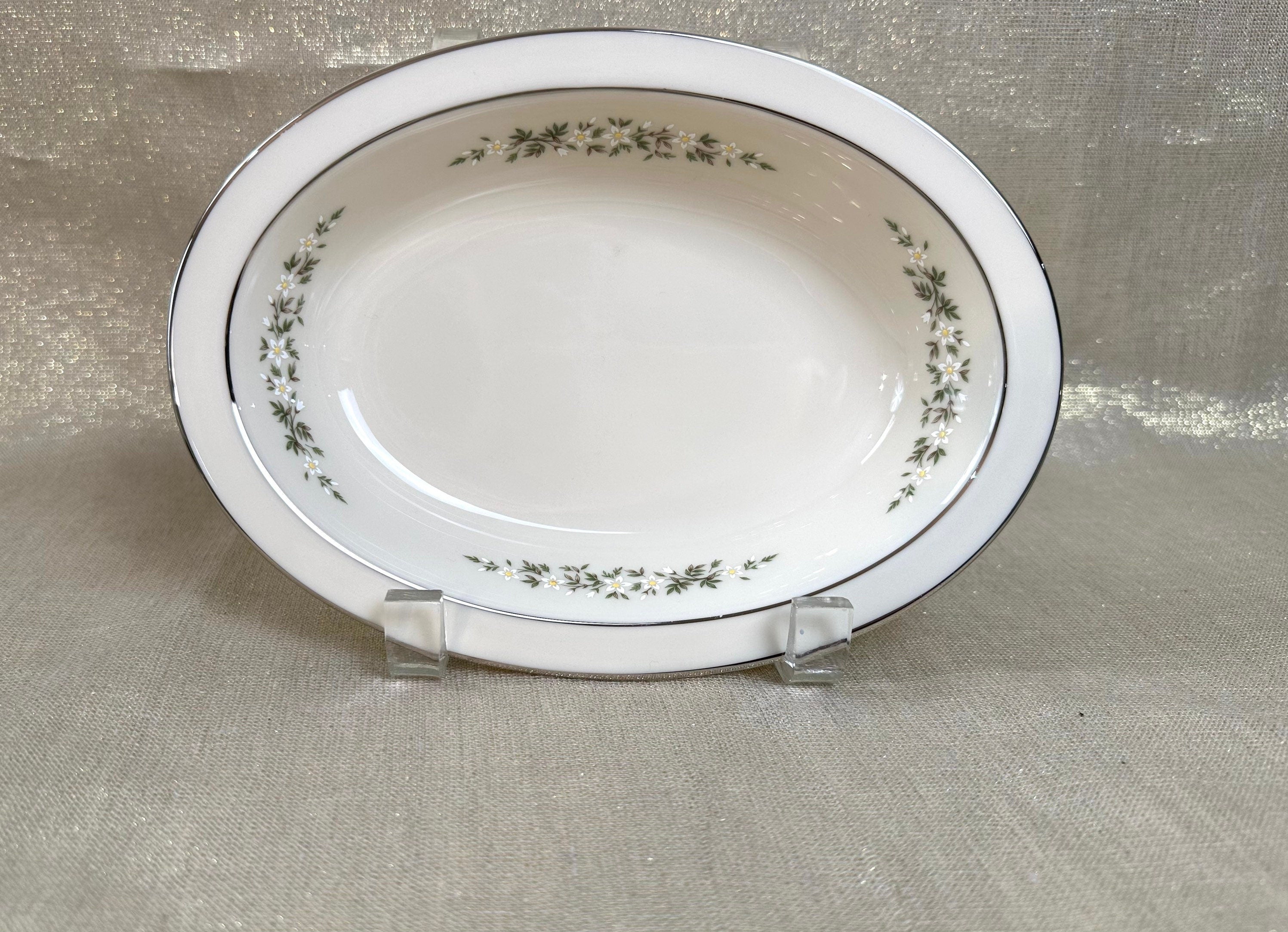 Lenox Brookdale Oval Serving Bowl 9 3/4”