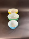 3 Nesting Pyrex Mixing Bowls