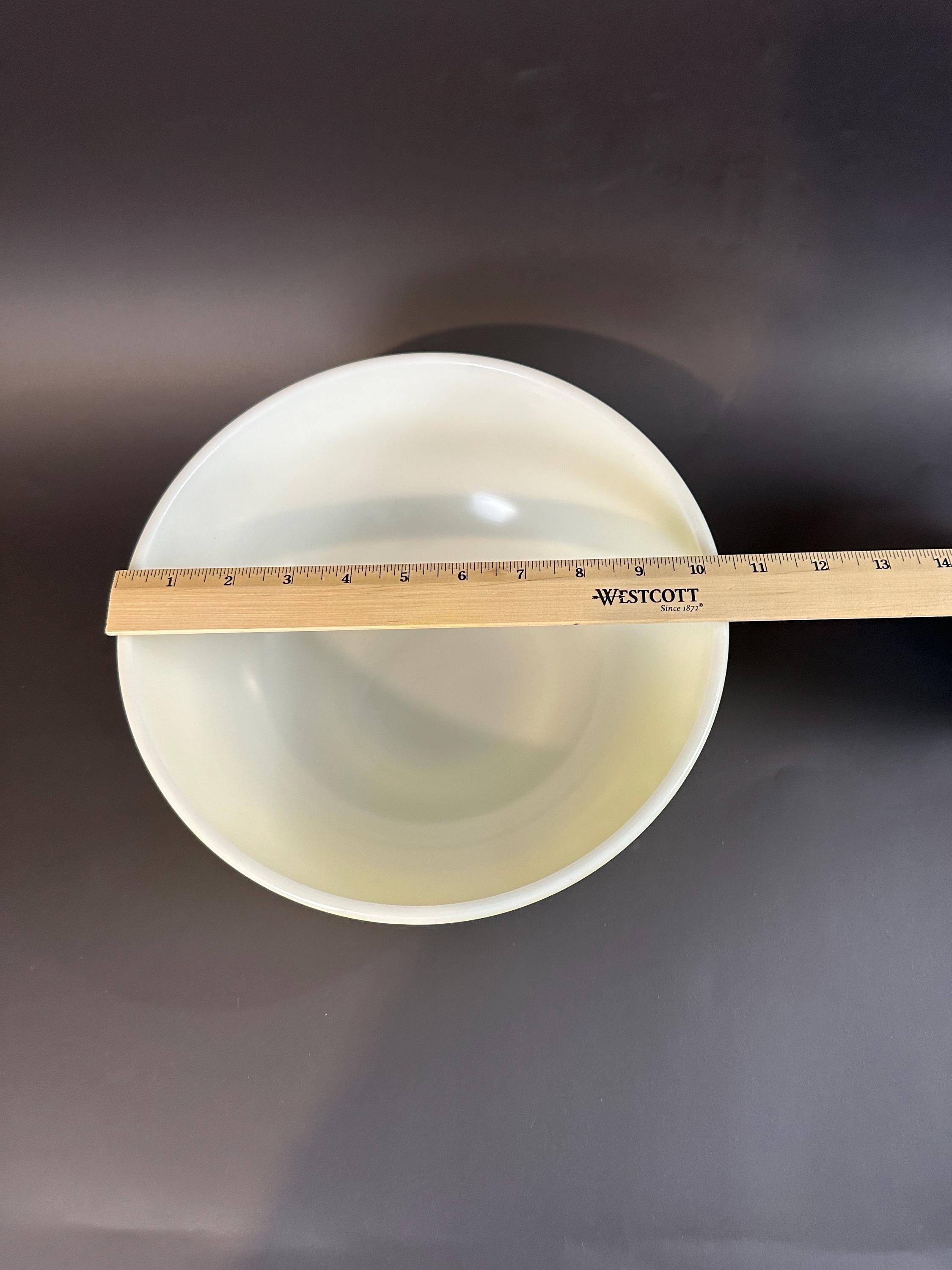 3 Nesting Pyrex Mixing Bowls