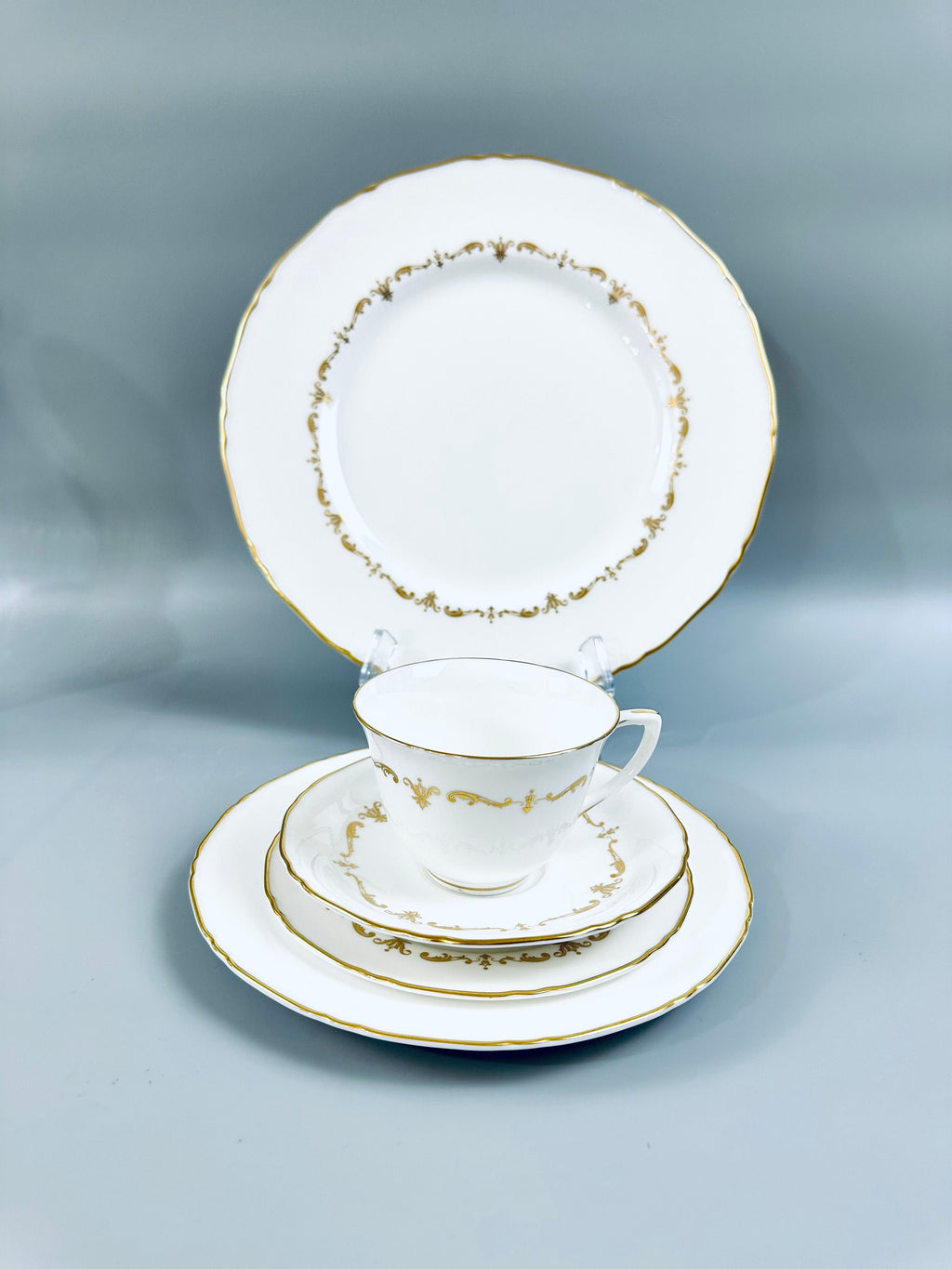 Royal Worcester Gold Chantilly 5 Piece Place Settings