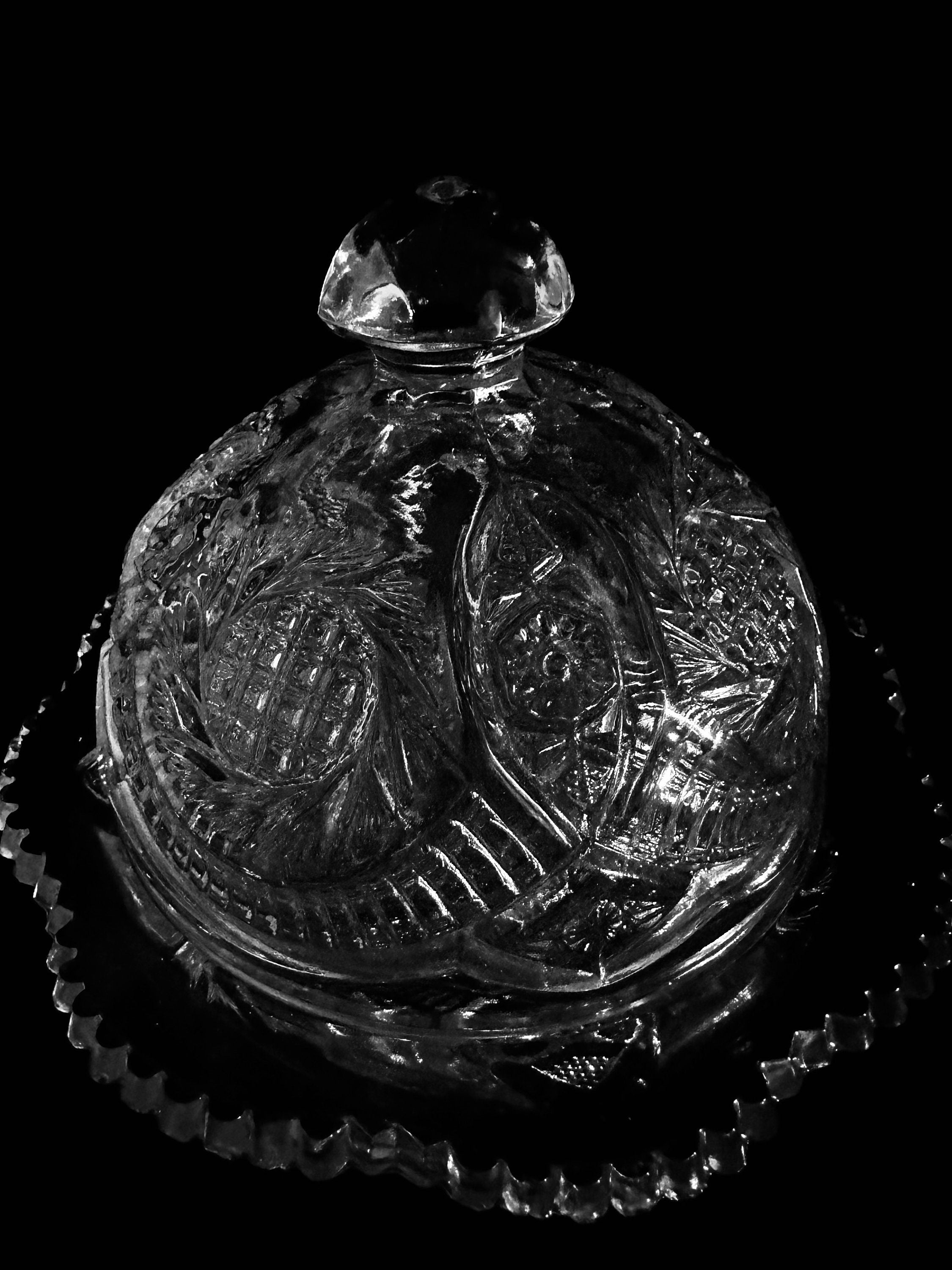 LE Smith Glass Round Covered Butter Sunburst