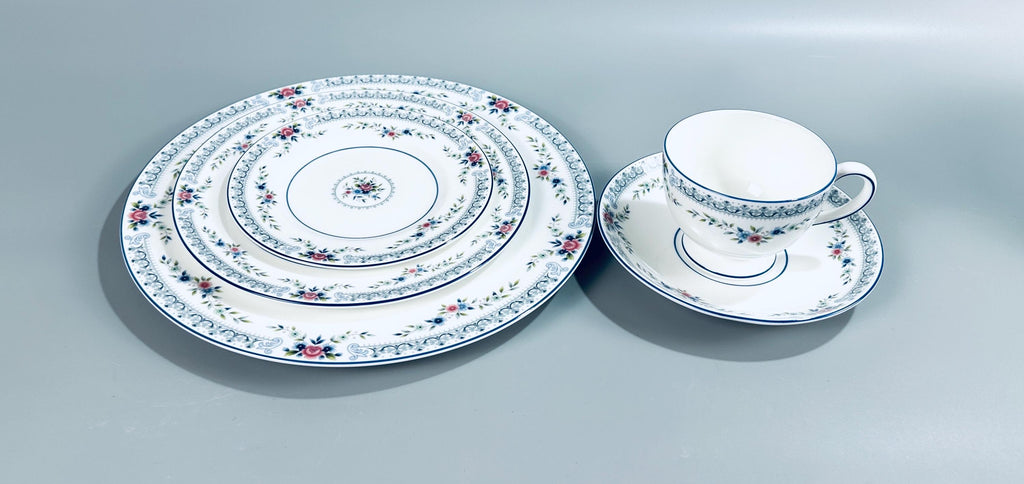 8 Place Settings of Wedgwood Rosedale China