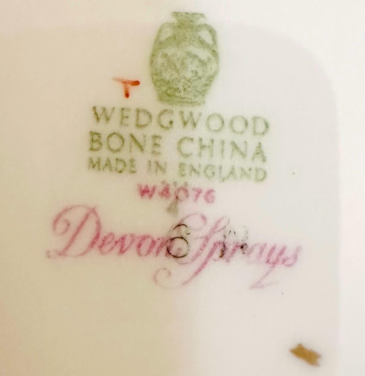 4 Wedgwood Devon Sprays Dinner Plates