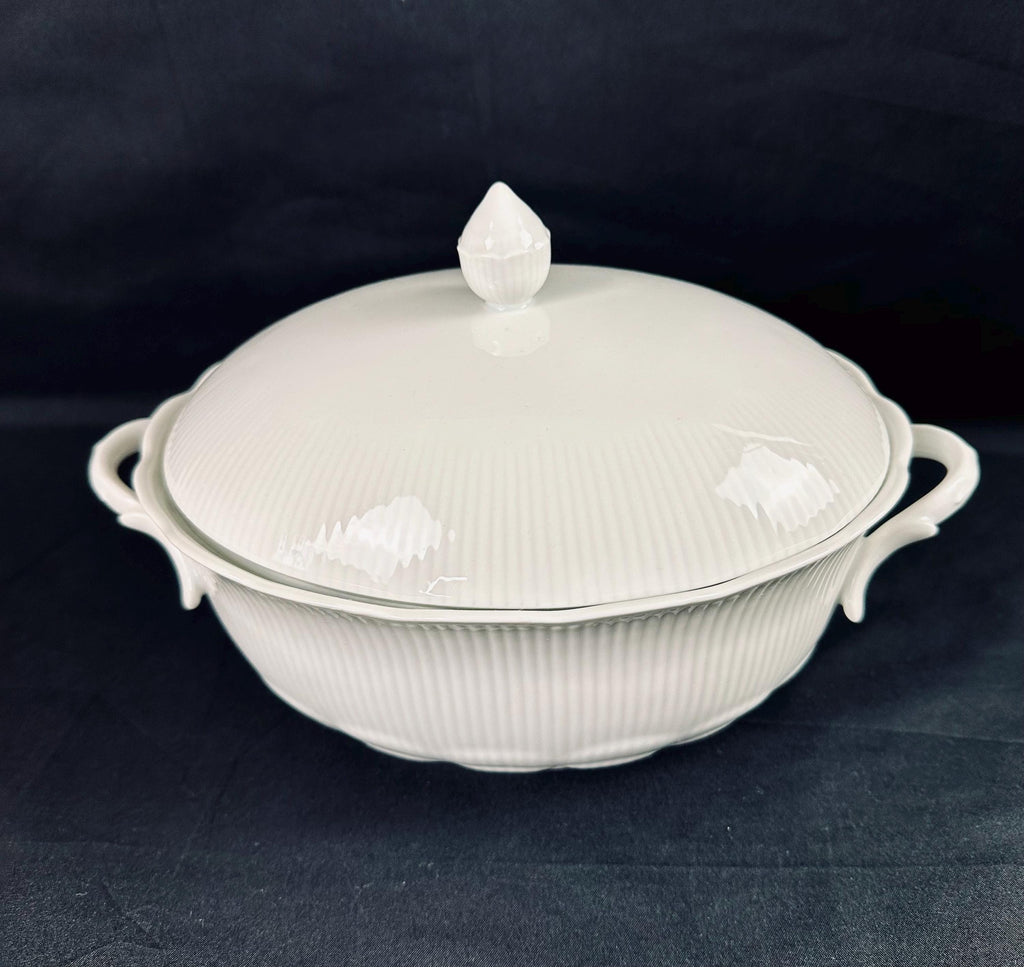 Kaiser Romantica All White Covered Serving Bowl
