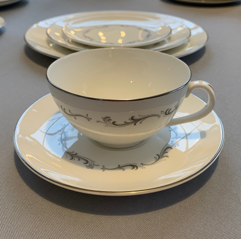 Royal Doulton Coronet 5 Piece Place Setting